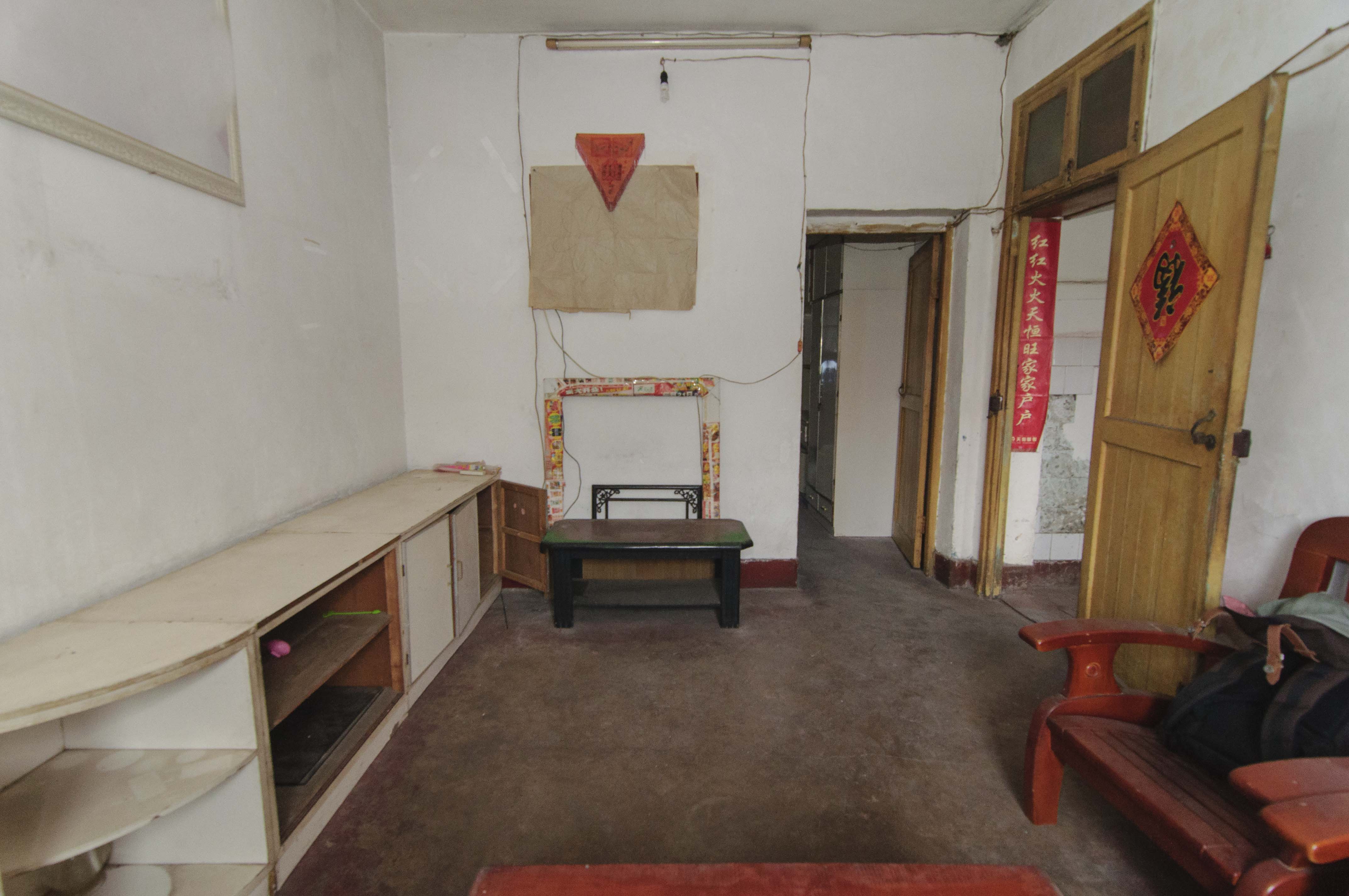 东瓜山一村  1室1厅1卫    18.0万客厅
