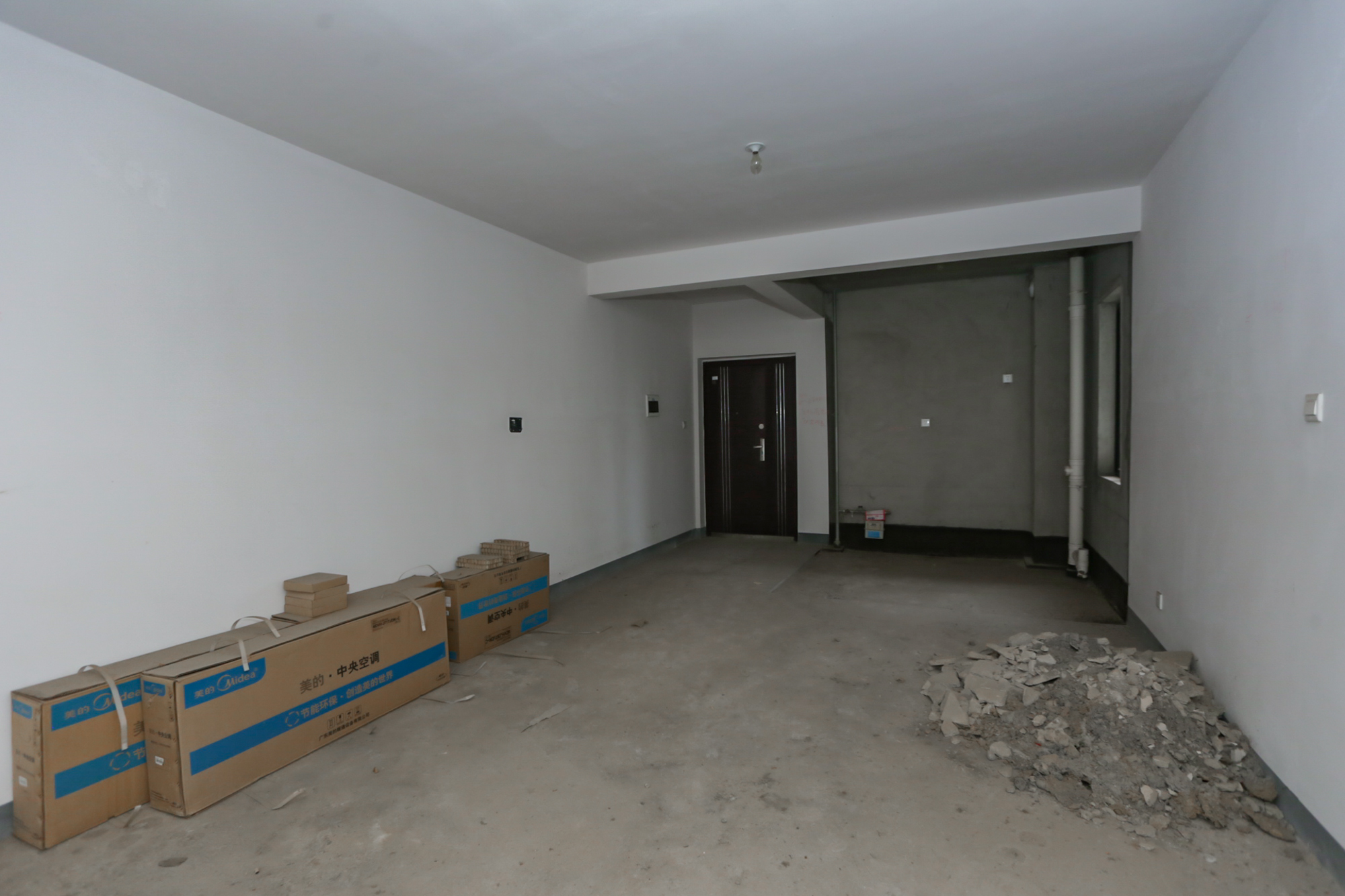 莱茵城  3室2厅2卫    135.0万客厅