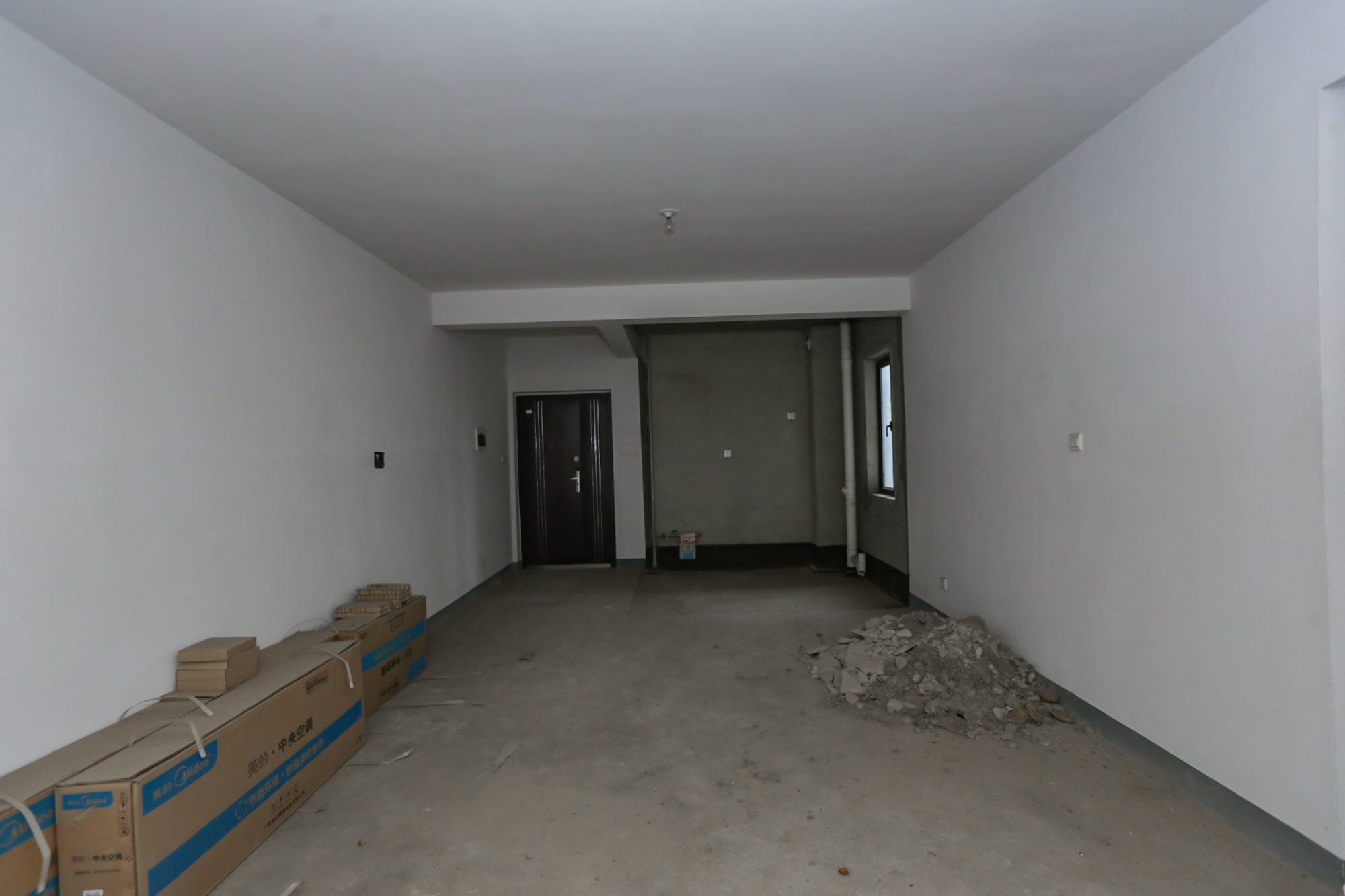 莱茵城  3室2厅2卫    135.0万客厅