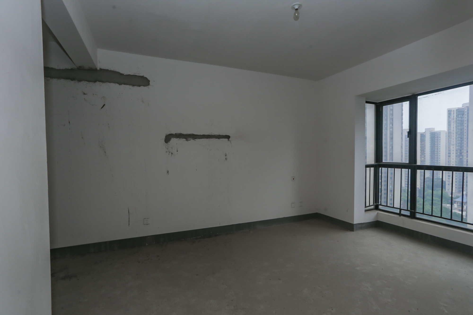 莱茵城  3室2厅2卫    135.0万卧室