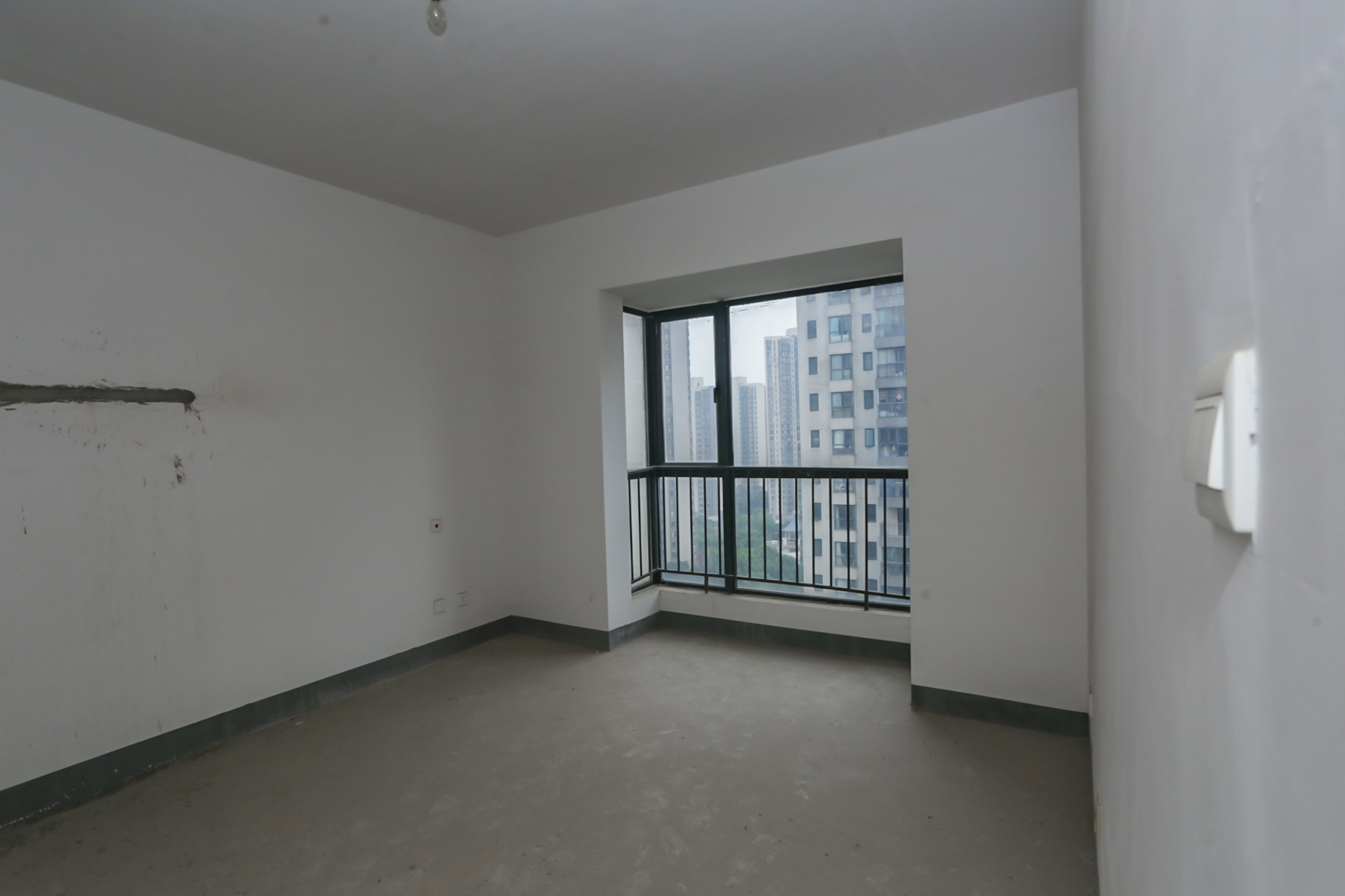 莱茵城  3室2厅2卫    135.0万卧室