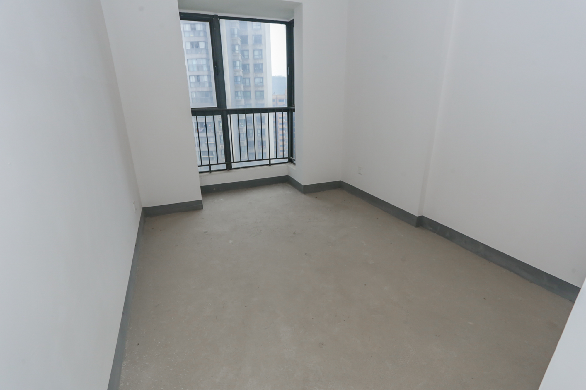 莱茵城  3室2厅2卫    135.0万卧室