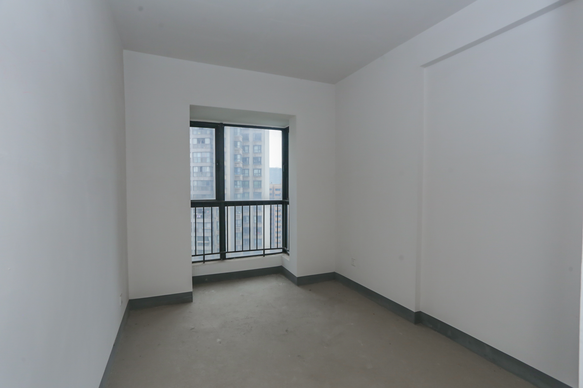 莱茵城  3室2厅2卫    135.0万卧室