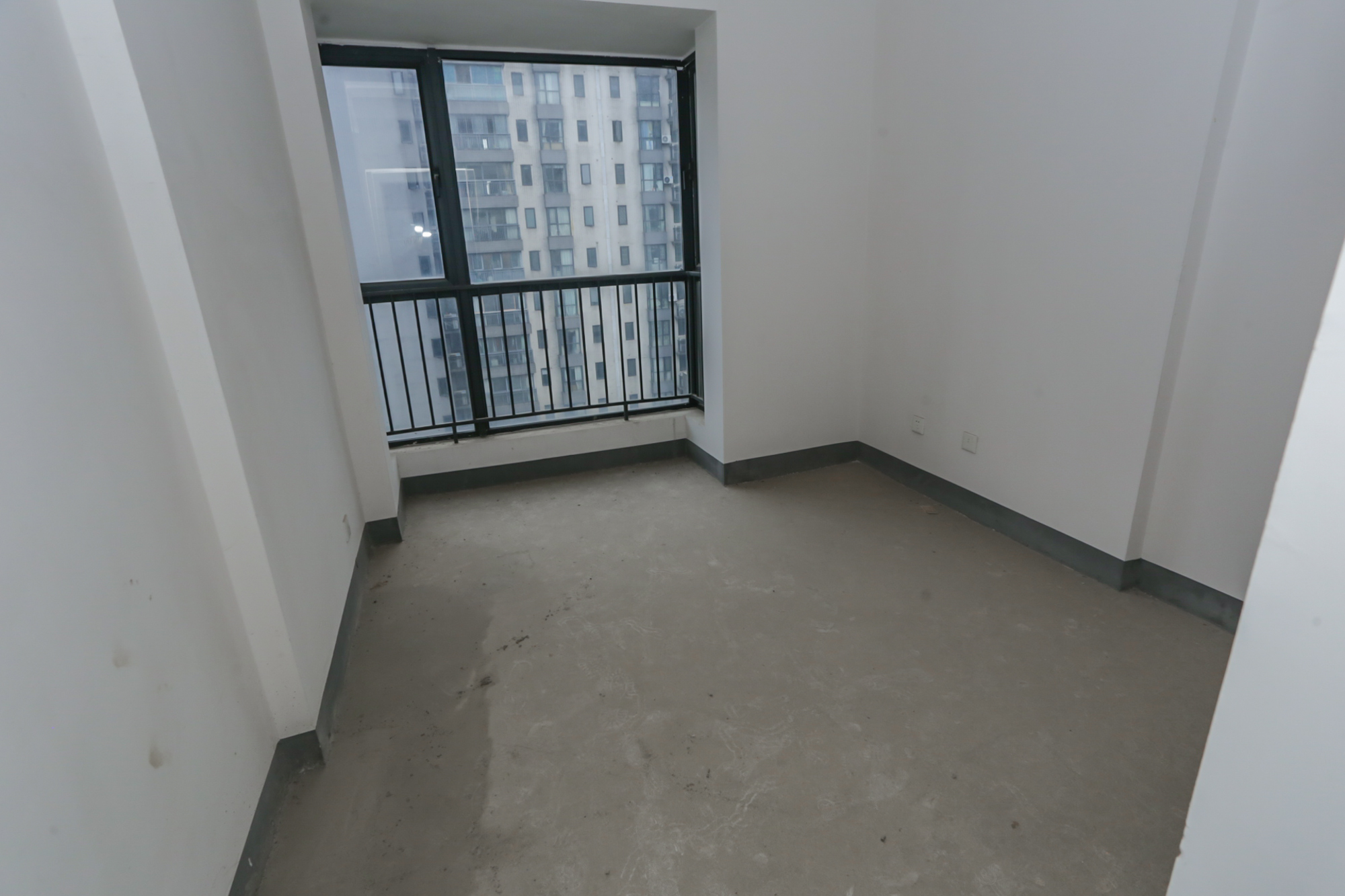 莱茵城  3室2厅2卫    135.0万卧室