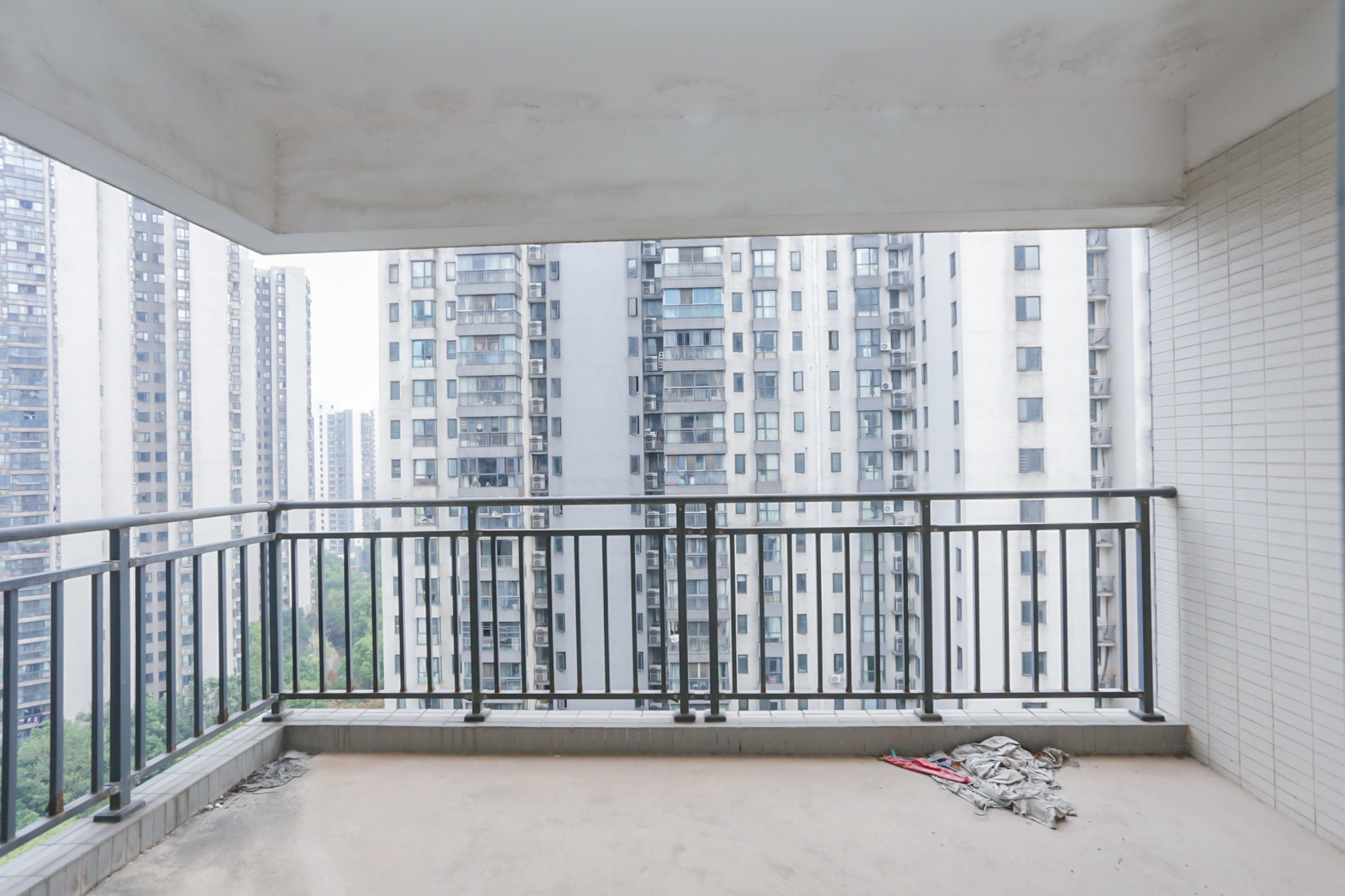 莱茵城  3室2厅2卫    135.0万阳台