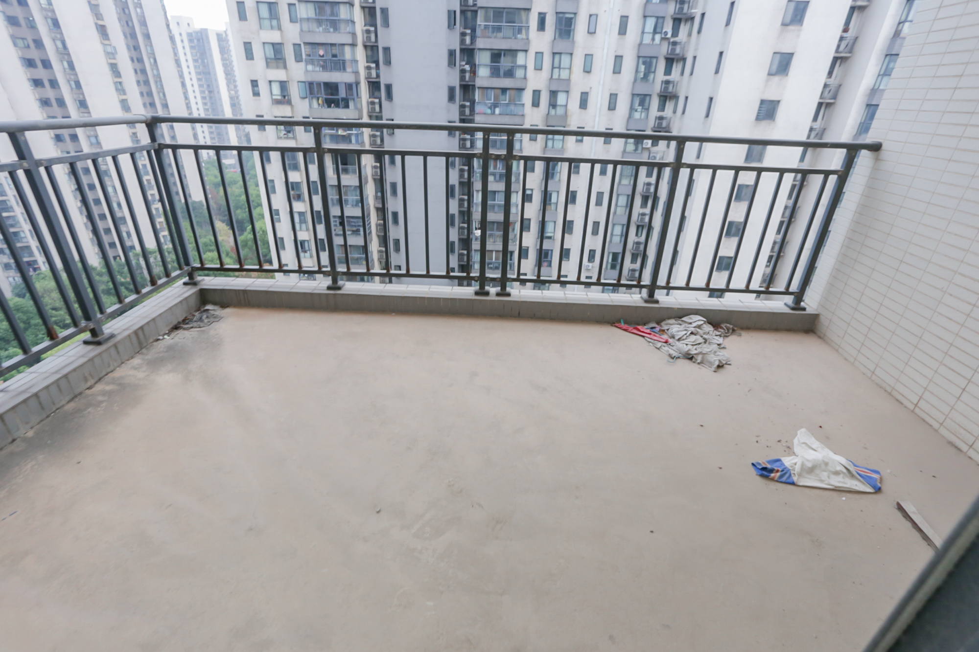 莱茵城  3室2厅2卫    135.0万阳台