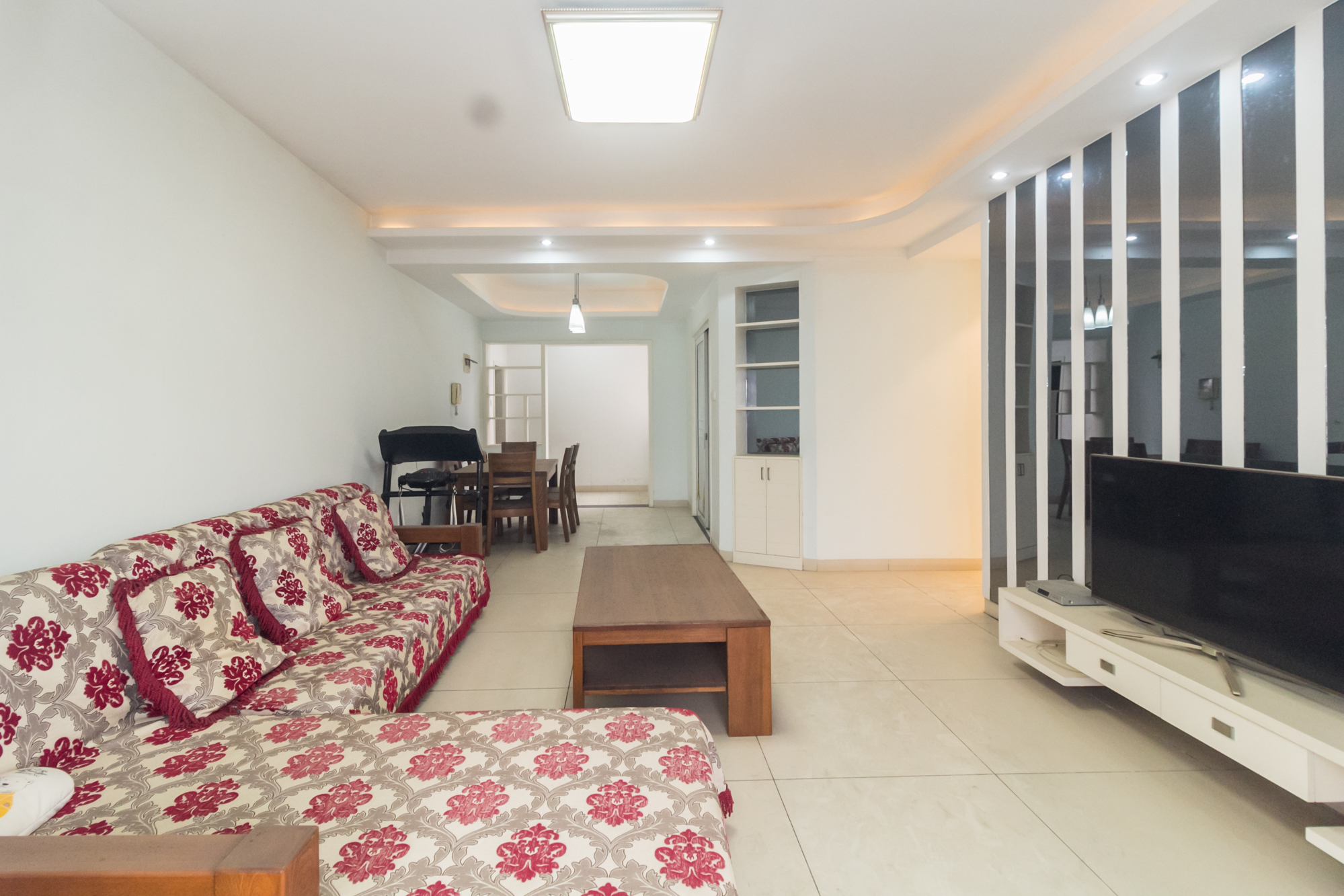 星城国际  3室2厅2卫    65.98万客厅