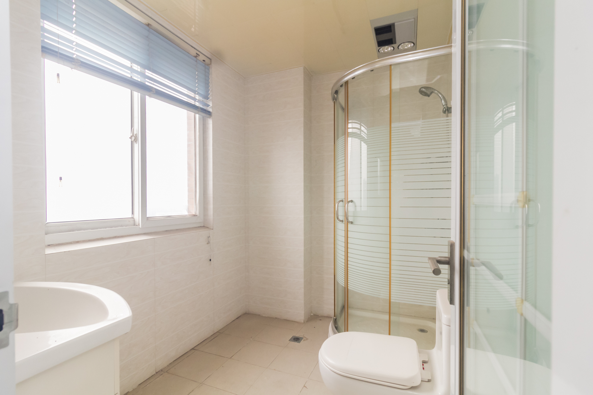 星城国际  3室2厅2卫    65.98万卫生间