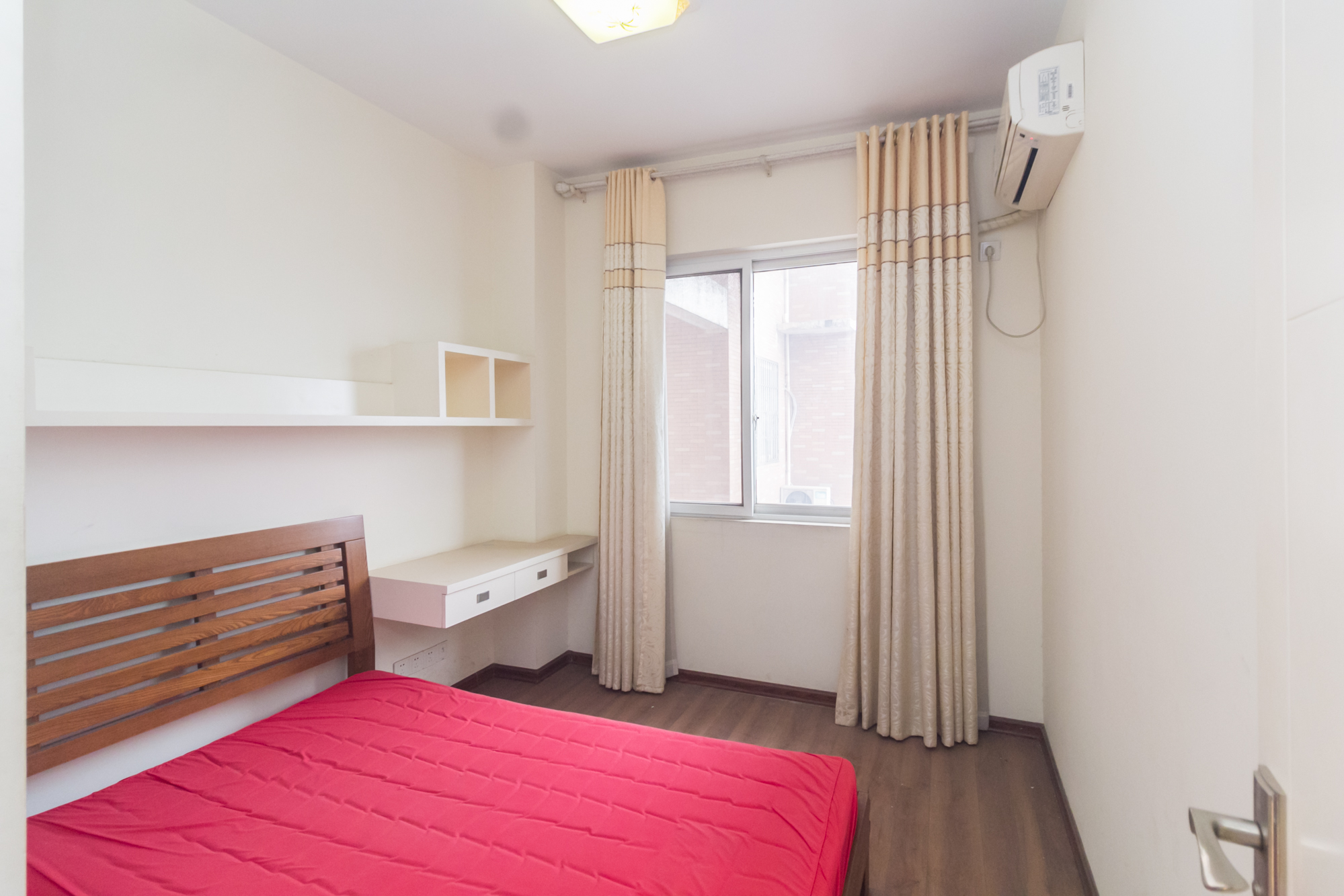 星城国际  3室2厅2卫    65.98万卧室