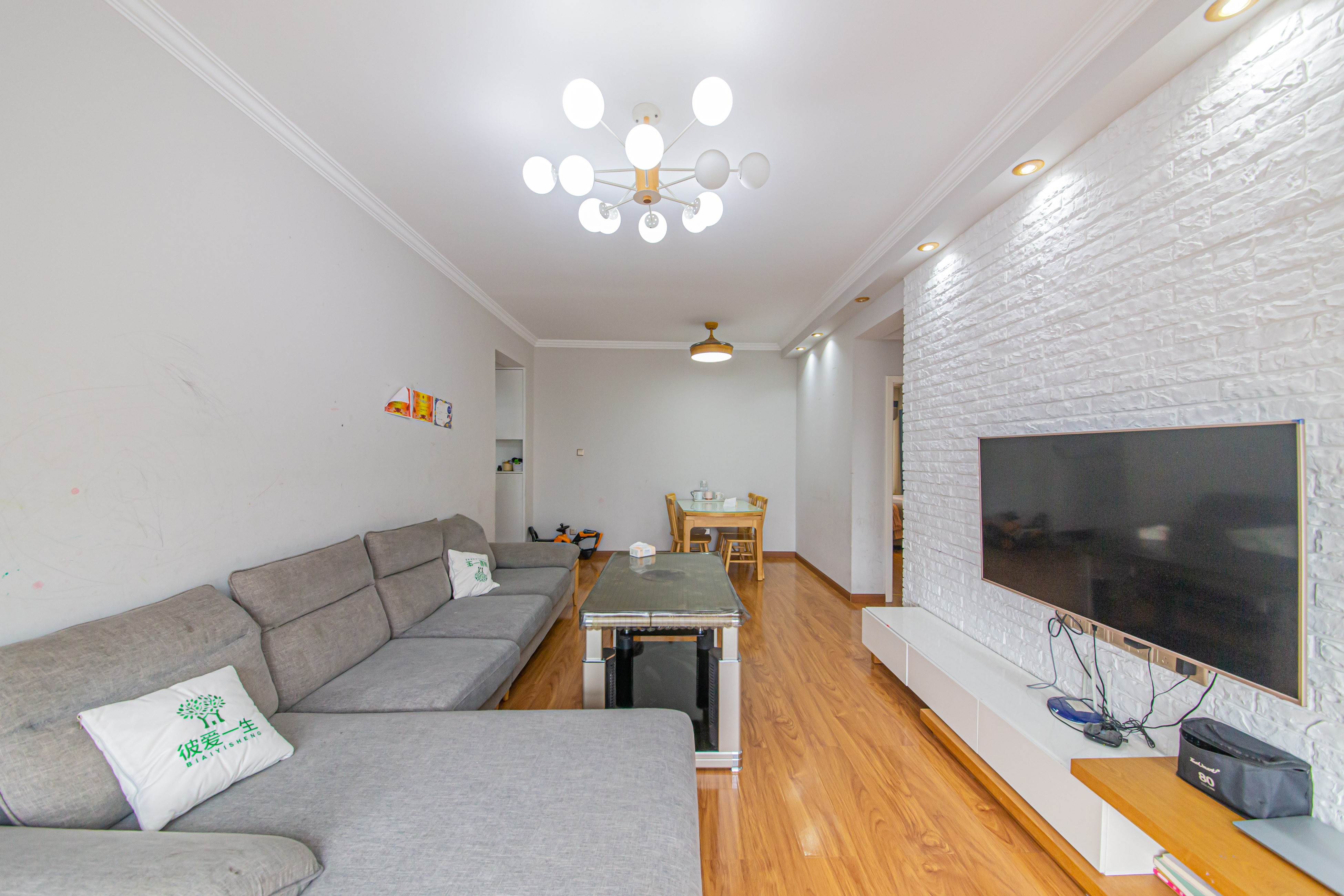 香芙嘉园（广铁湘府嘉园）  2室2厅1卫    79.8万客厅