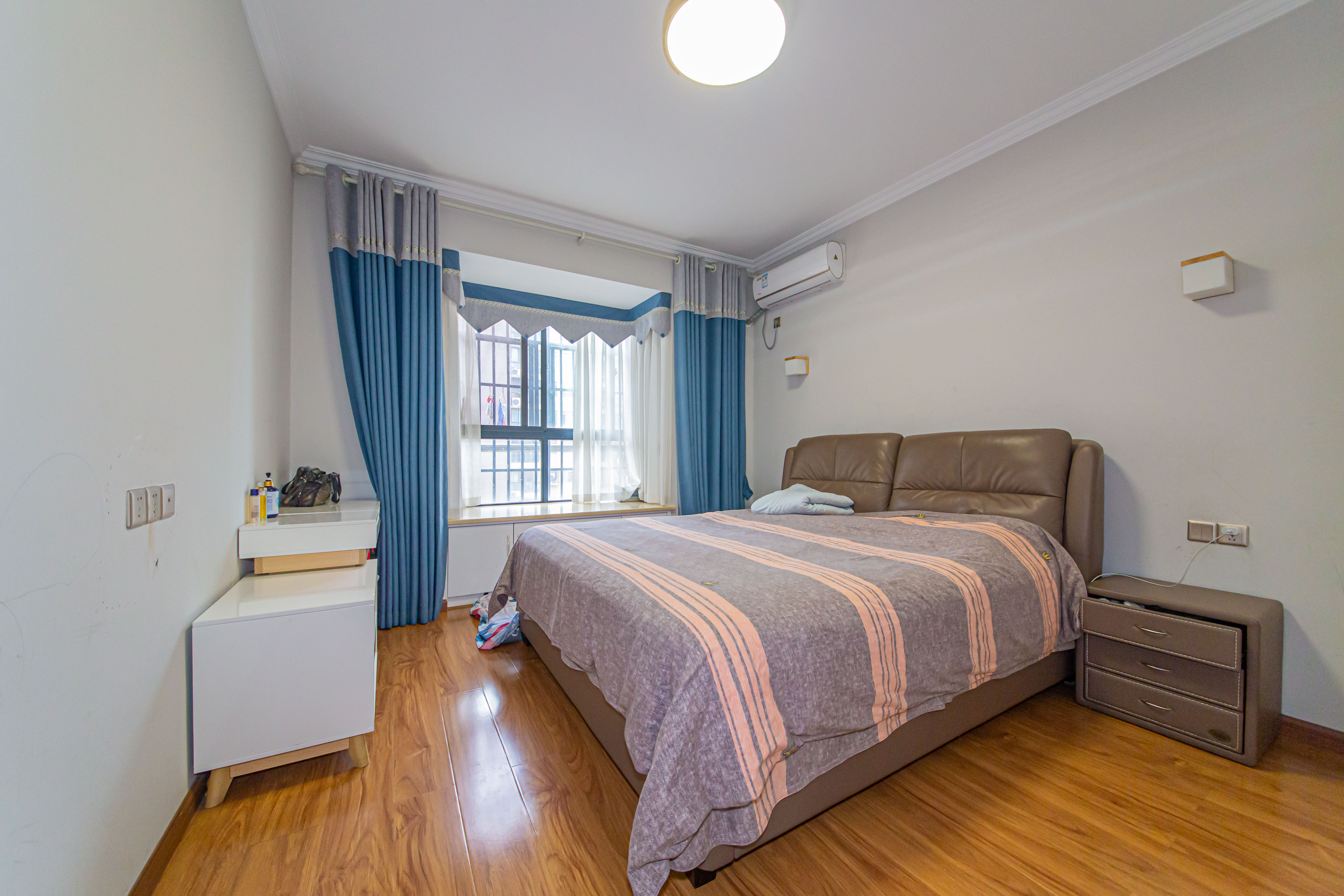 香芙嘉园（广铁湘府嘉园）  2室2厅1卫    79.8万卧室