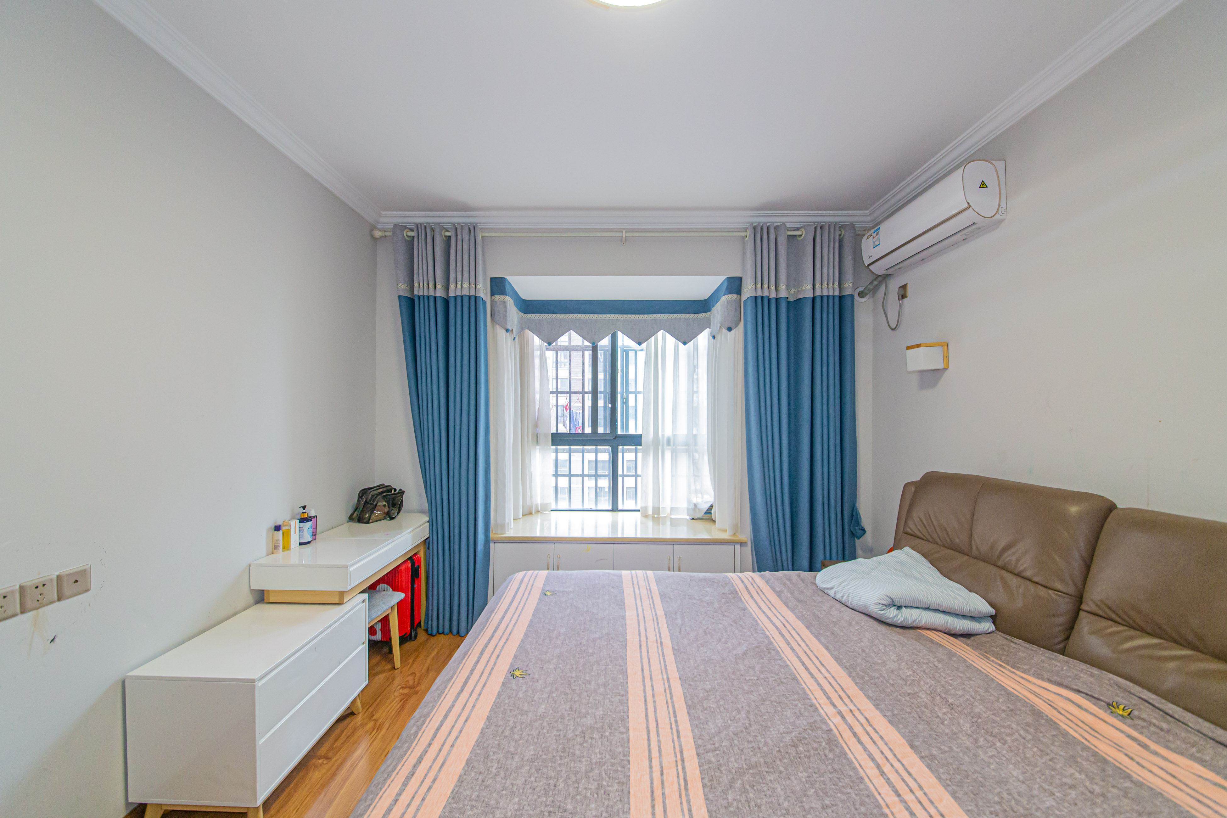 香芙嘉园（广铁湘府嘉园）  2室2厅1卫    79.8万卧室