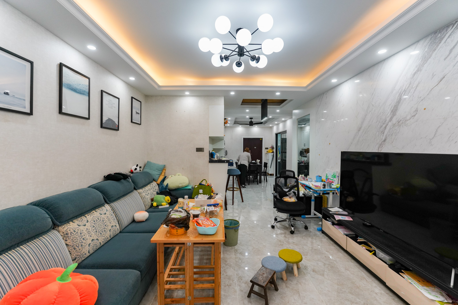 夏威夷碧水春城（碧桂园城市花园）  4室1厅2卫    130.0万客厅