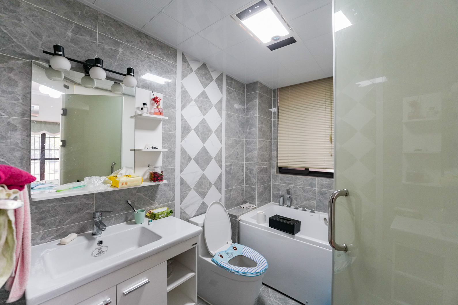 夏威夷碧水春城（碧桂园城市花园）  4室1厅2卫    130.0万卫生间