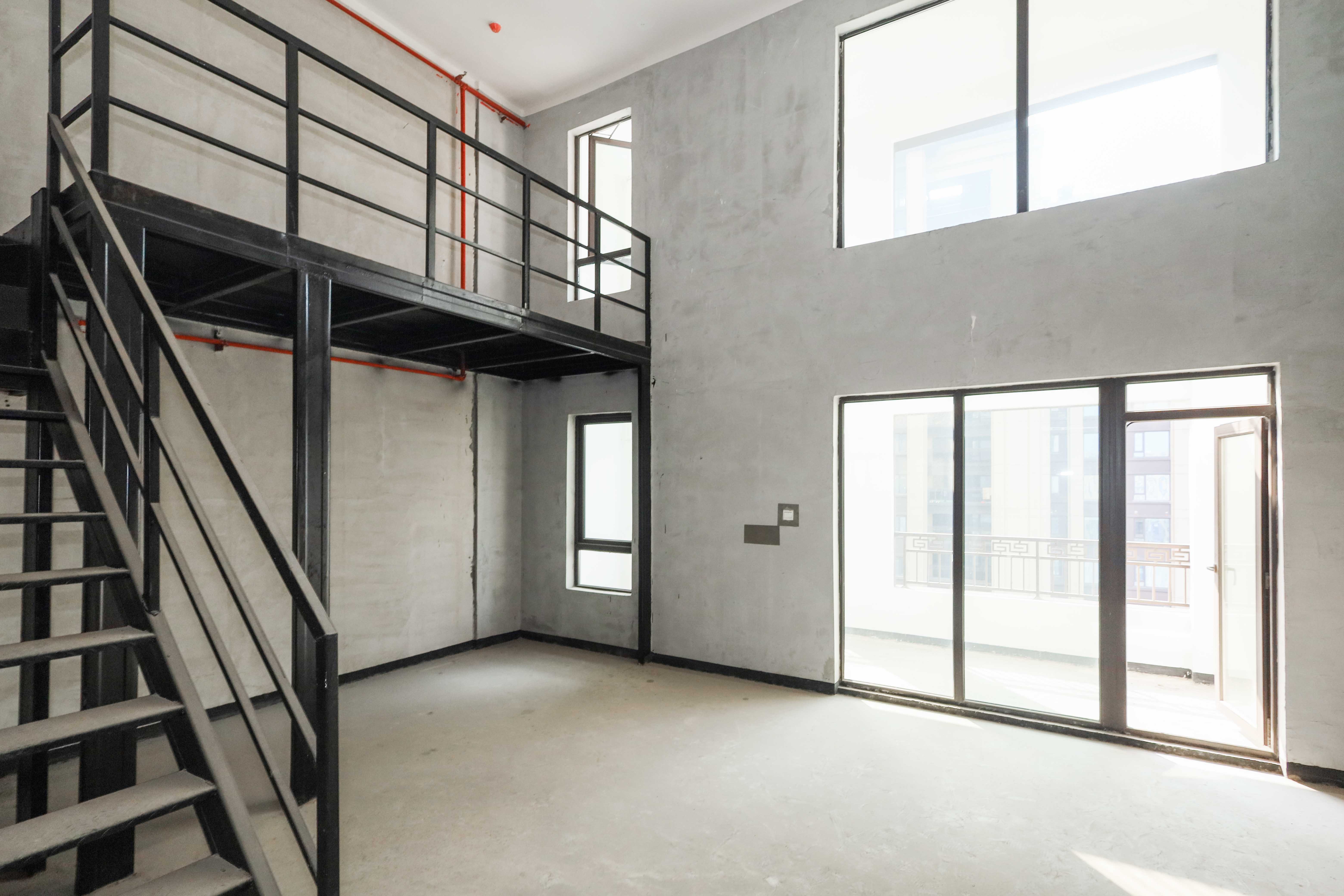 建发央著  4室2厅2卫   286.00万客厅