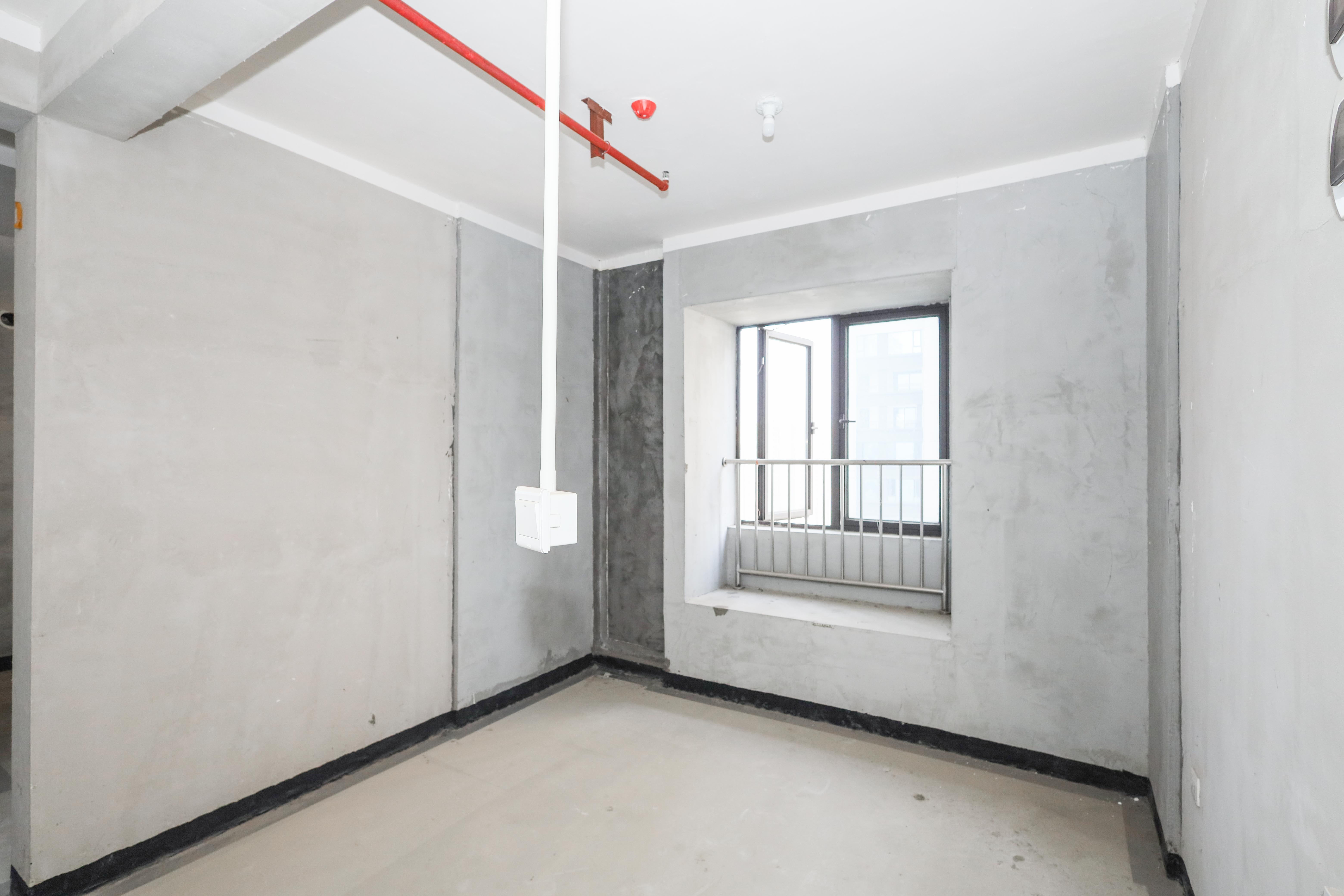 建发央著  4室2厅2卫   286.00万卧室