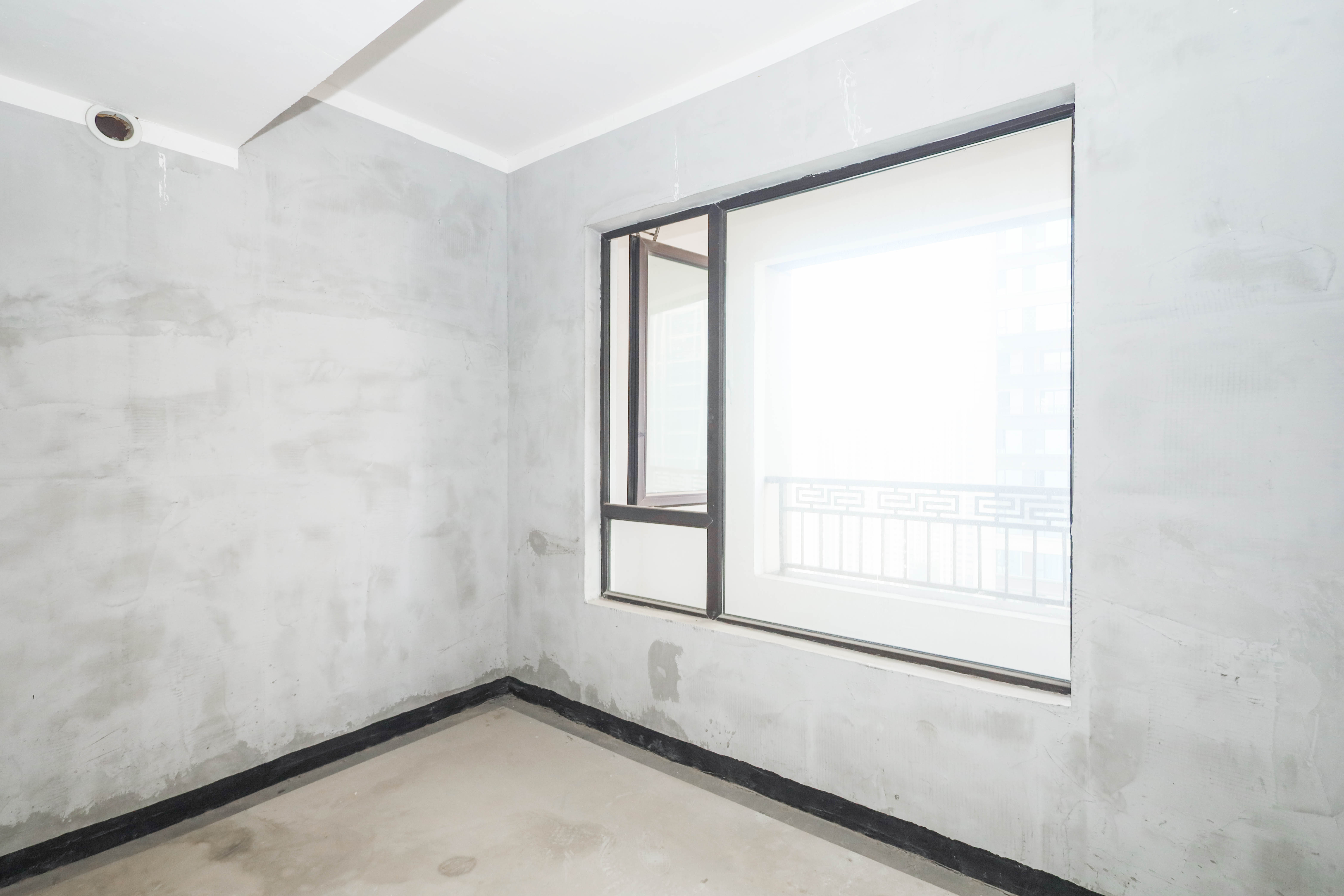 建发央著  4室2厅2卫   286.00万卧室