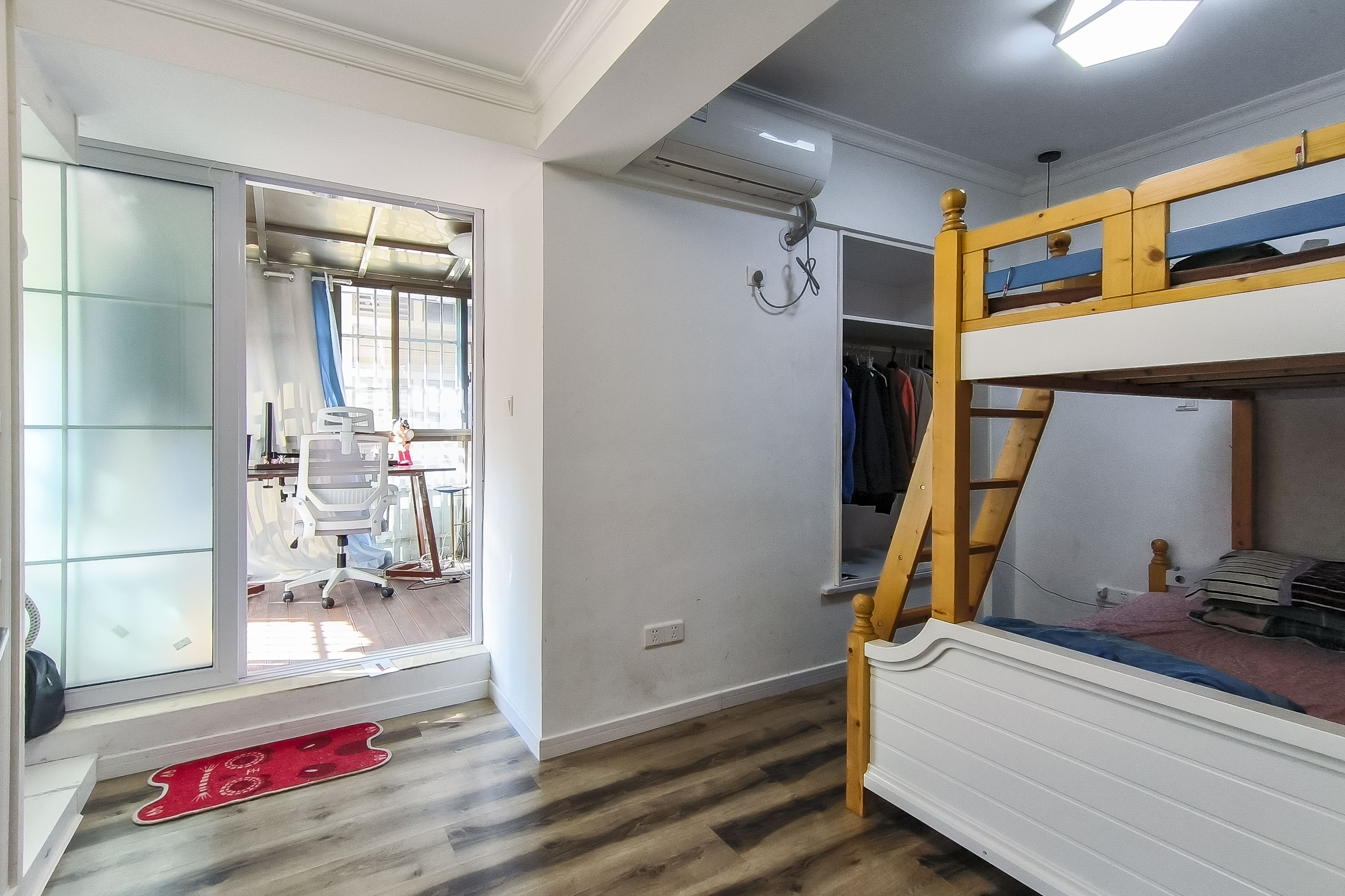 江山帝景哈佛  3室2厅1卫    73.0万卧室