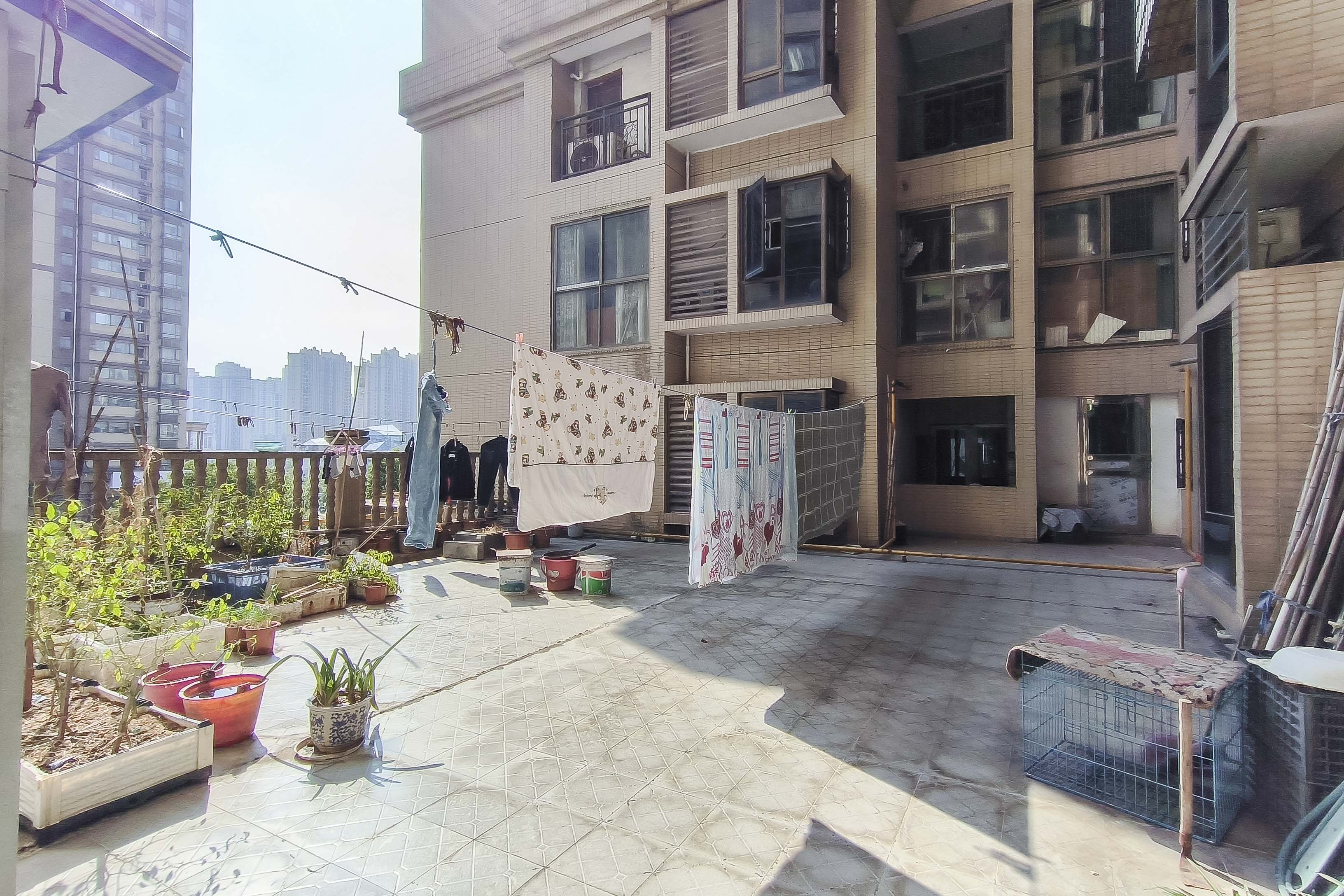 江山帝景哈佛  3室2厅1卫    73.0万阳台