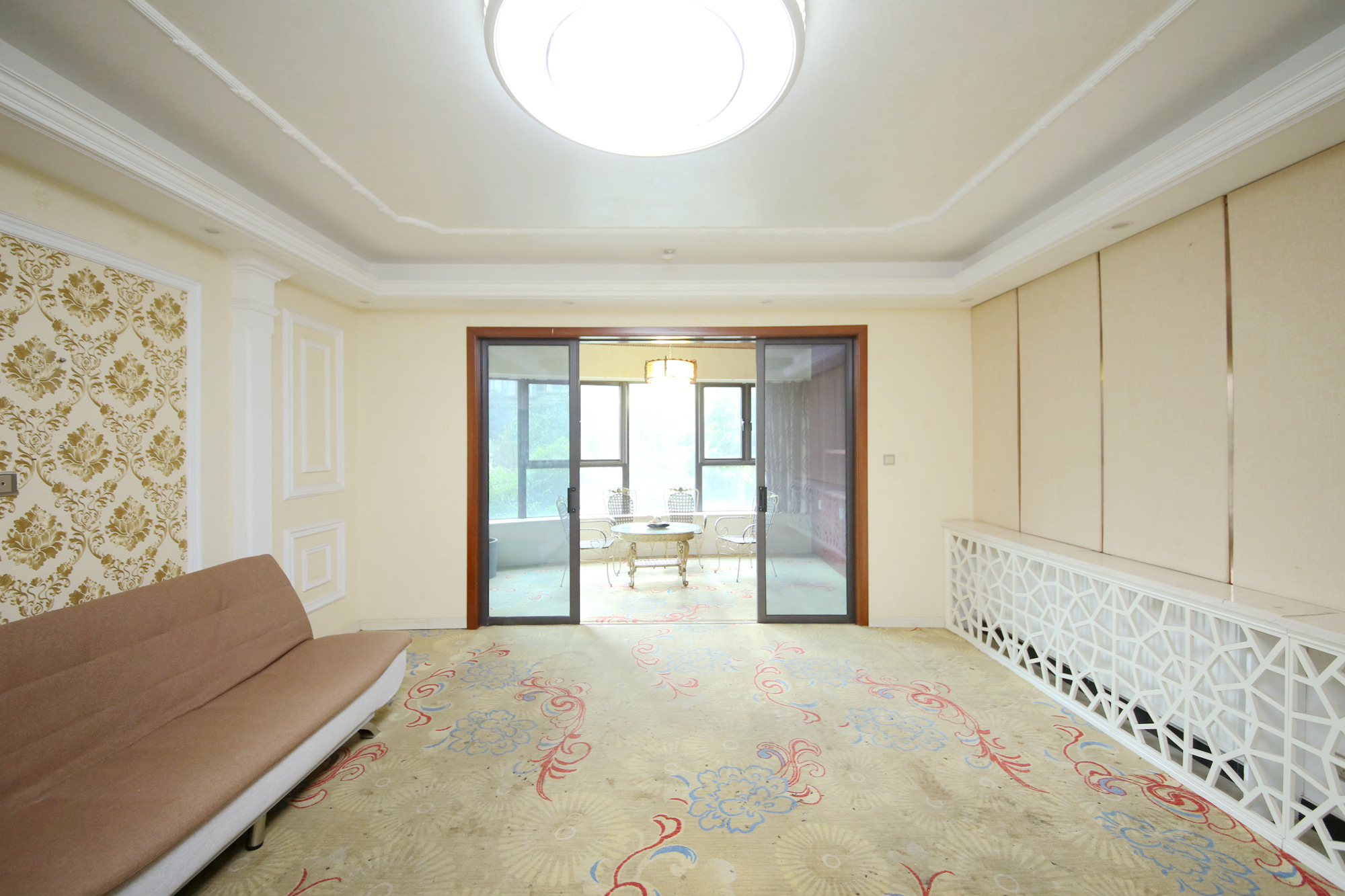 红橡华园(菲莎公馆)  4室2厅1卫   260.00万