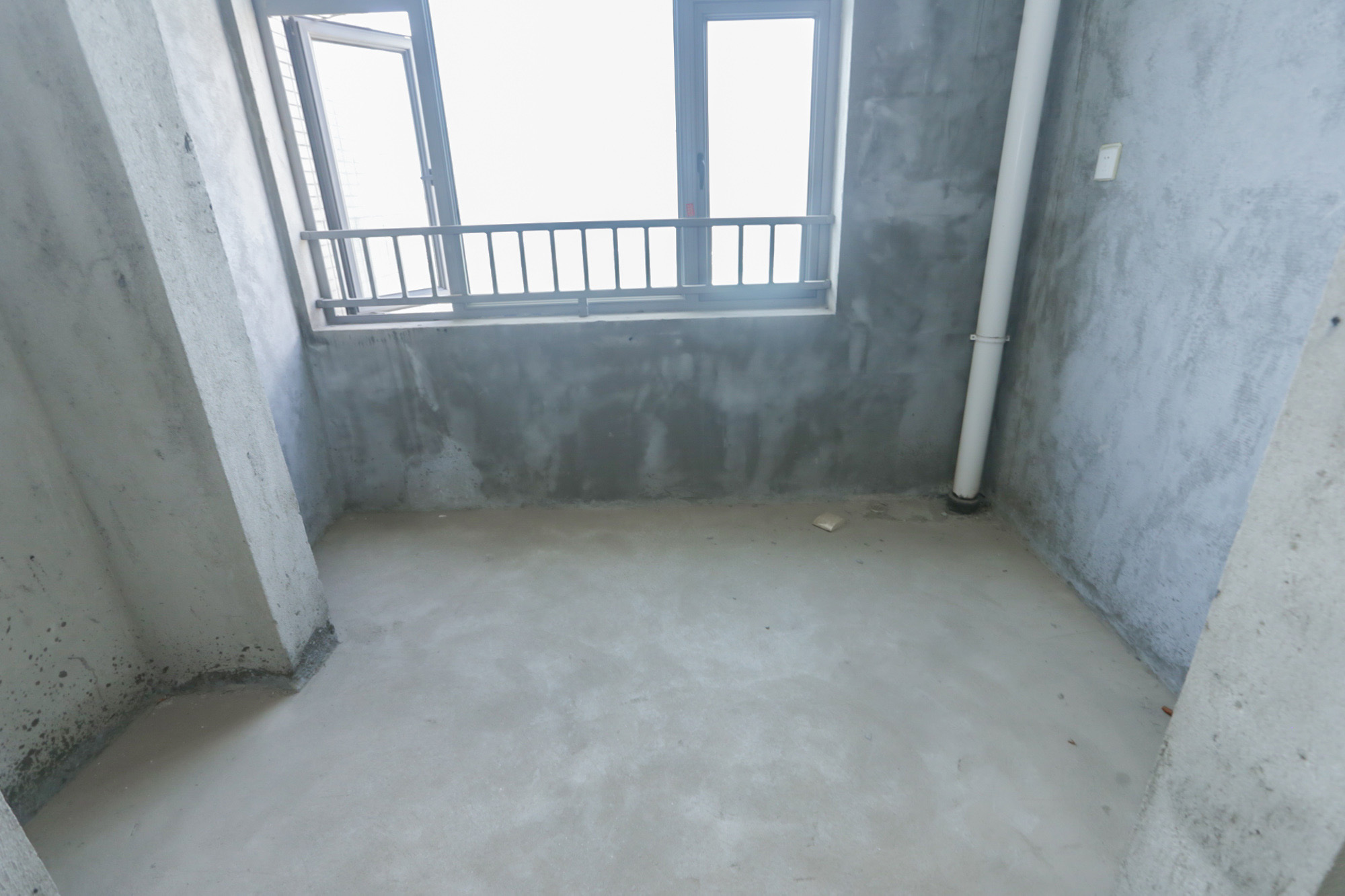 八方小区C区  3室2厅1卫   560.00万阳台