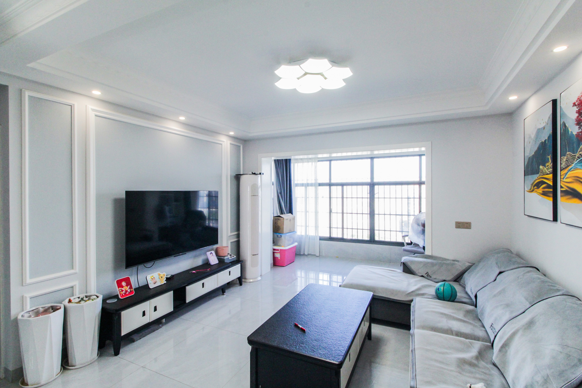 上海城小区  4室2厅1卫    145.0万客厅