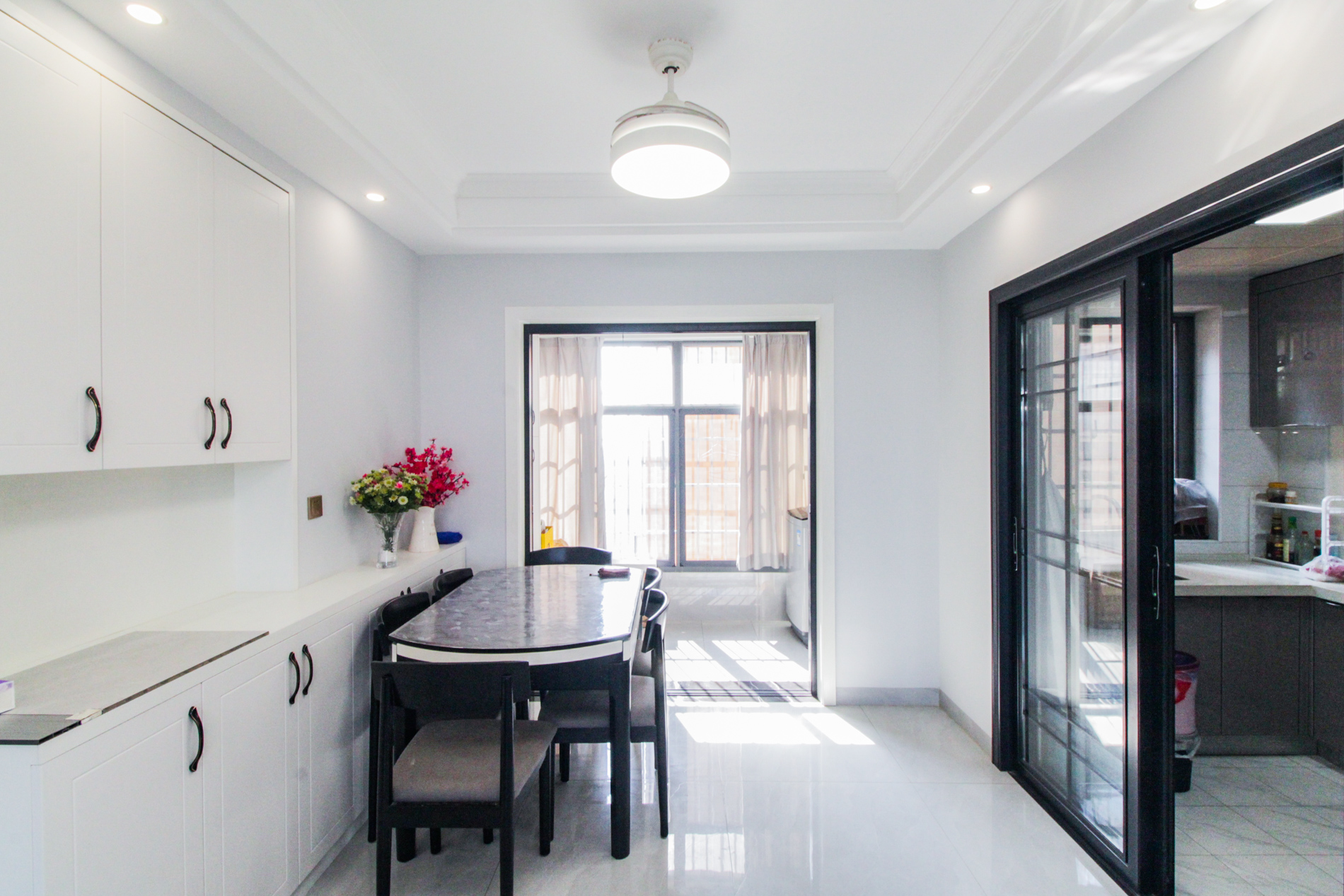 上海城小区  4室2厅1卫    145.0万客厅