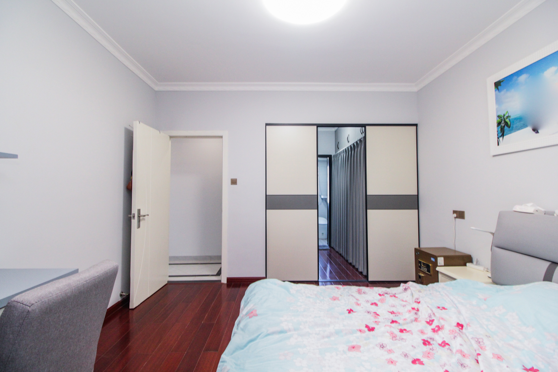 上海城小区  4室2厅1卫    145.0万卧室