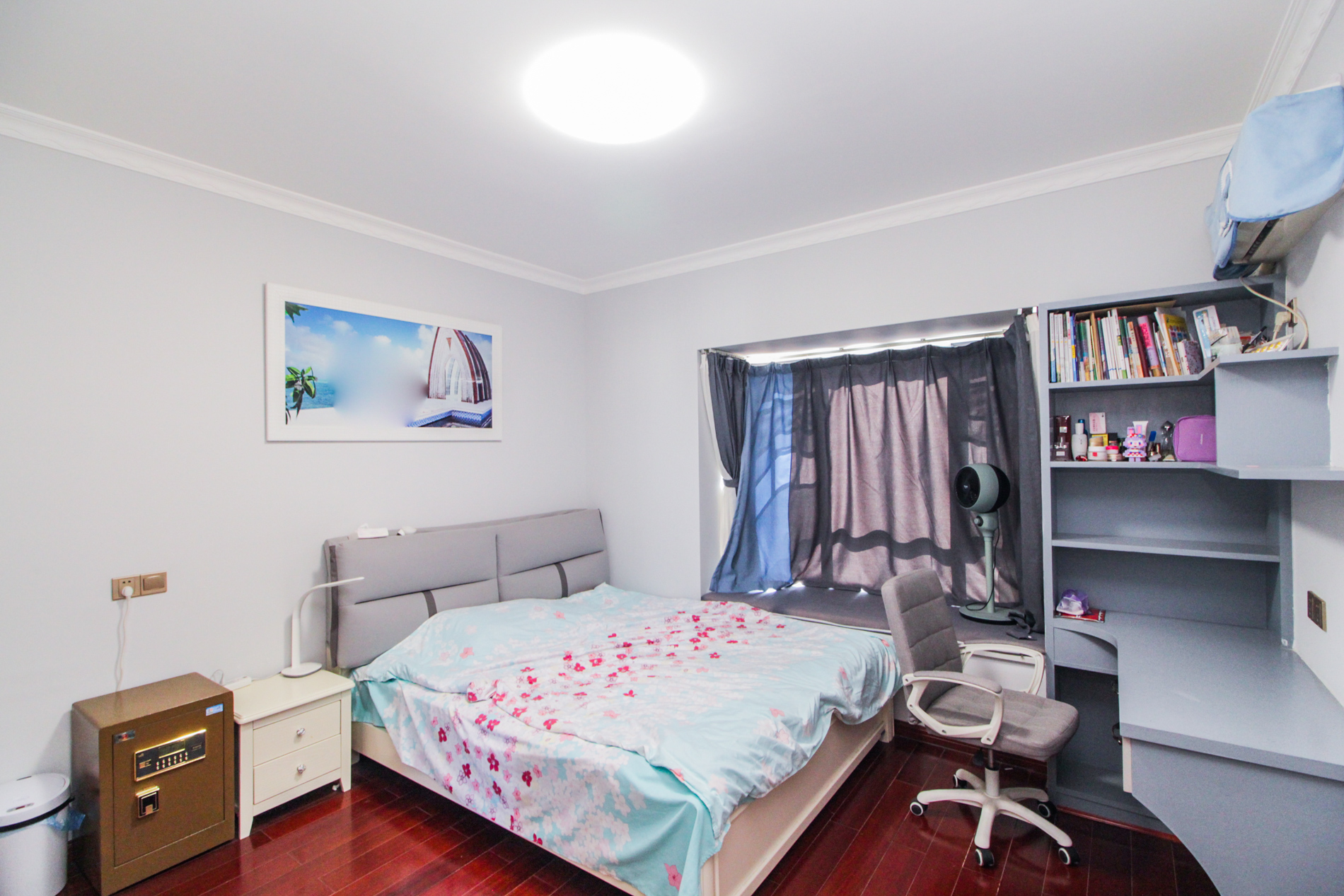 上海城小区  4室2厅1卫    145.0万卧室