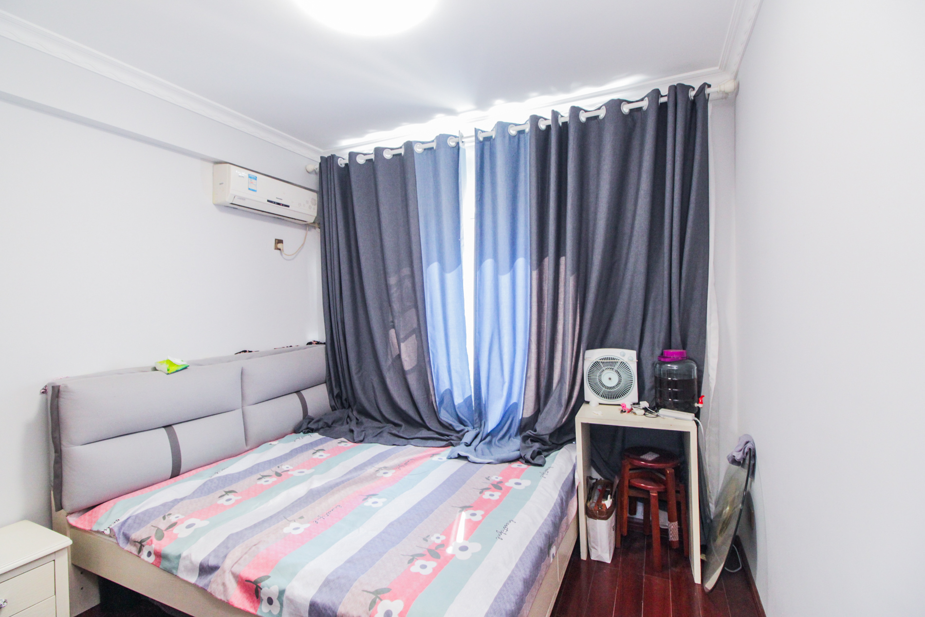 上海城小区  4室2厅1卫    145.0万卧室