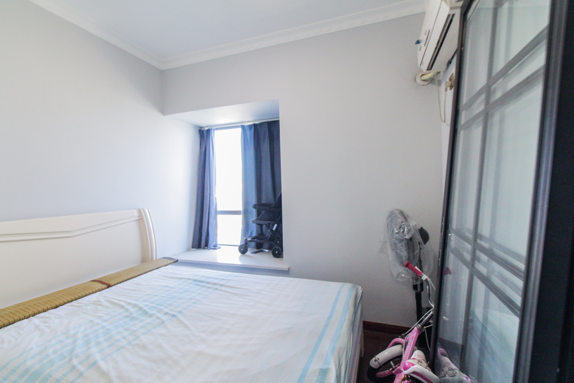 上海城小区  4室2厅1卫    145.0万卧室