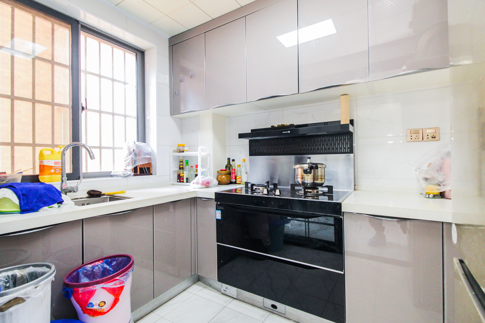 上海城小区  4室2厅1卫    145.0万厨房