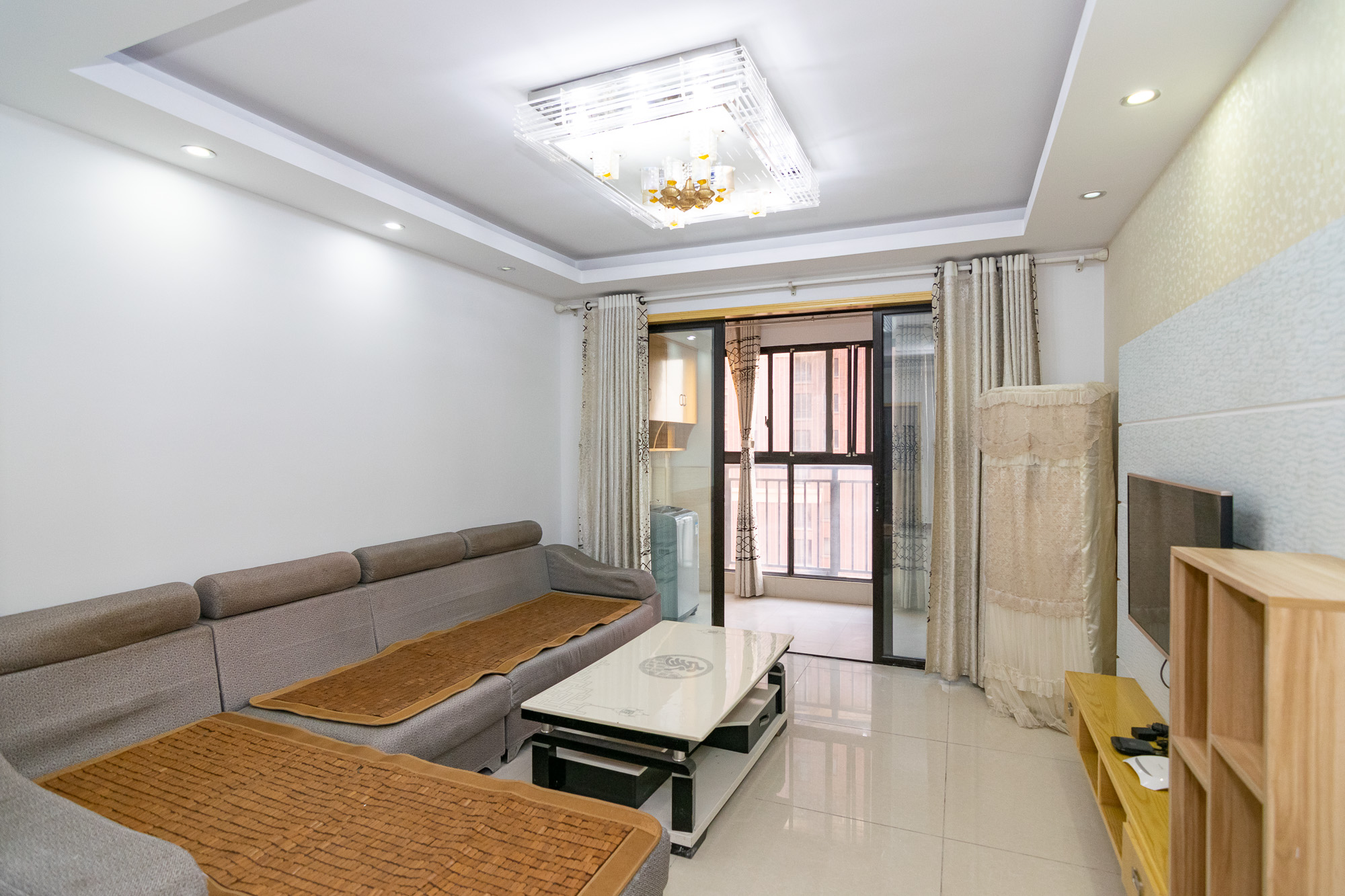 新城国际花都 2室2厅1卫 44.0万 新城国际花都 2室2厅1卫 44.0万客厅