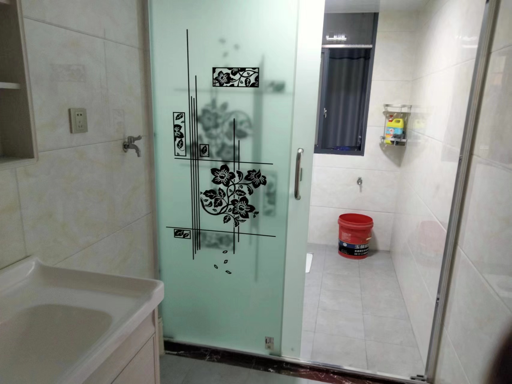 融冠亲城安置房  3室2厅2卫   1700.00元/月室内图