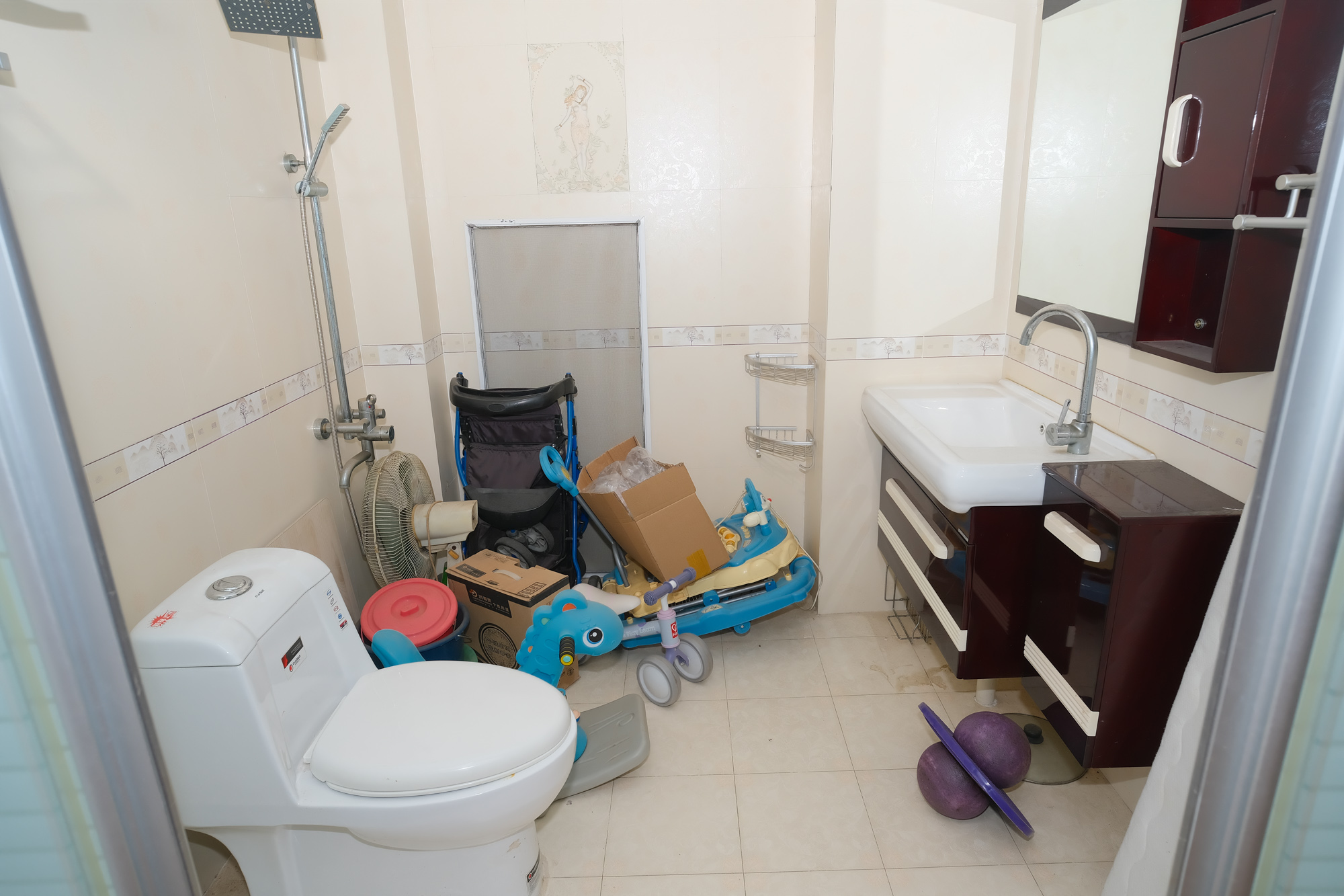 世景华庭 3室2厅1卫 72.0万 世景华庭 3室2厅1卫 72.0万卫生间