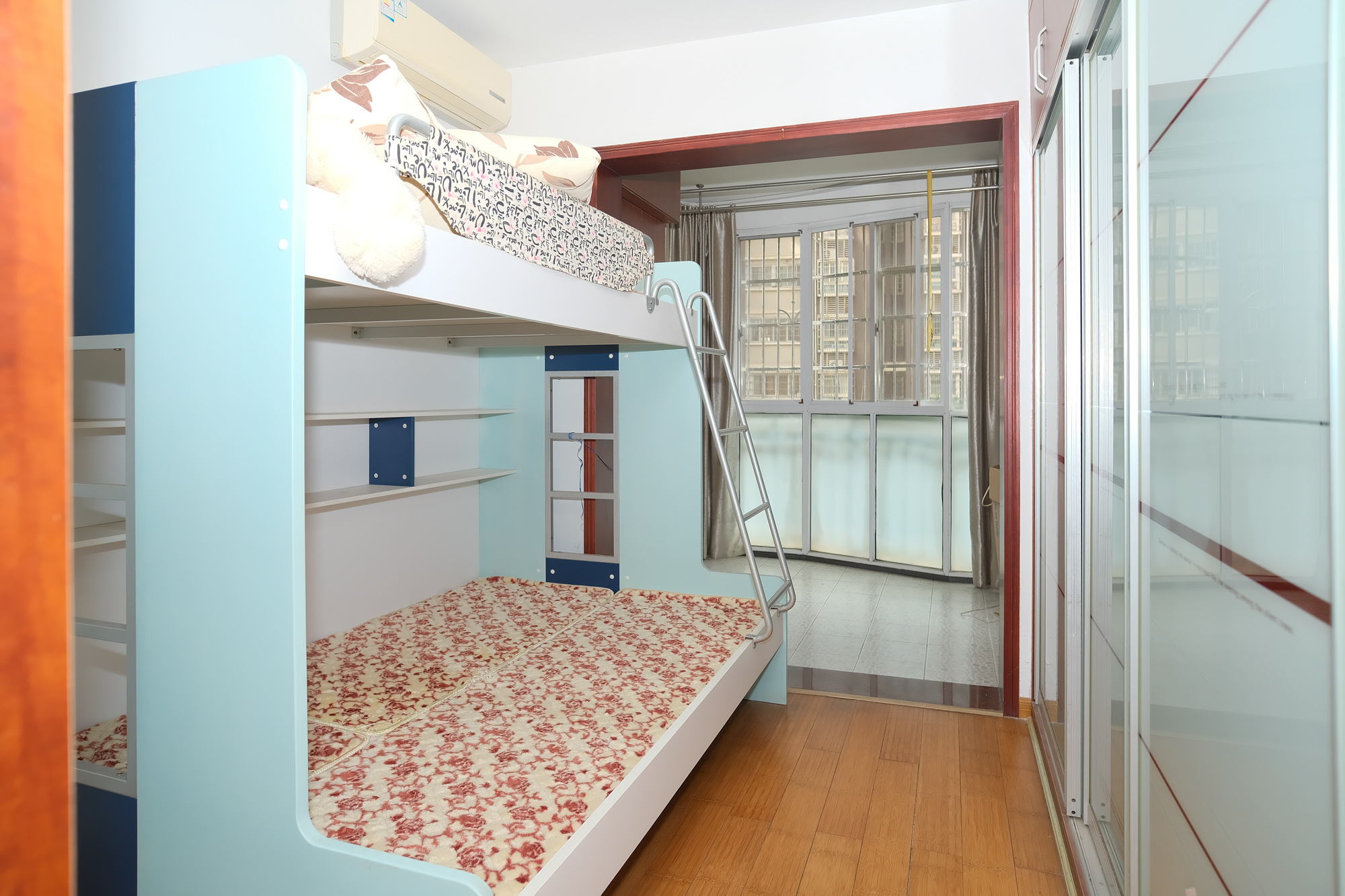 世景华庭 3室2厅1卫 72.0万 世景华庭 3室2厅1卫 72.0万卧室