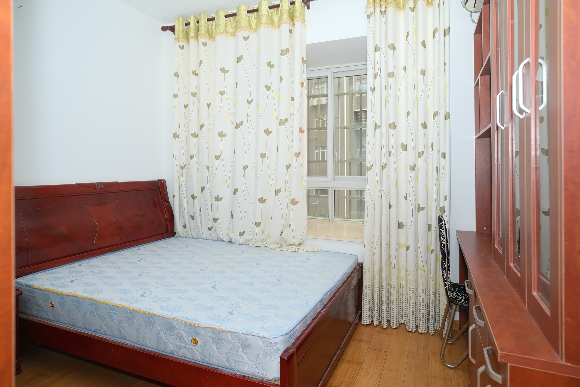 世景华庭 3室2厅1卫 72.0万 世景华庭 3室2厅1卫 72.0万卧室