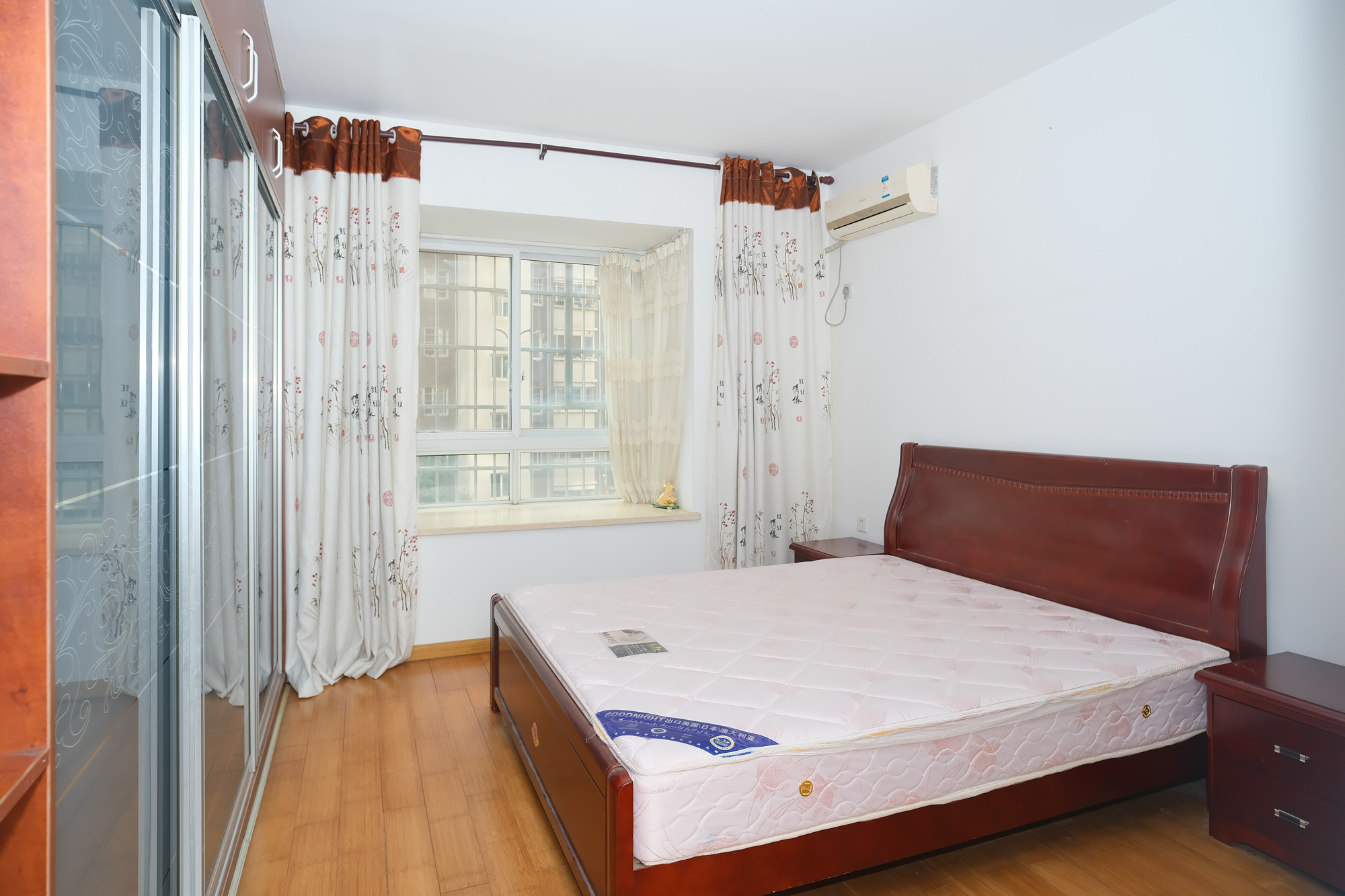 世景华庭 3室2厅1卫 72.0万 世景华庭 3室2厅1卫 72.0万卧室