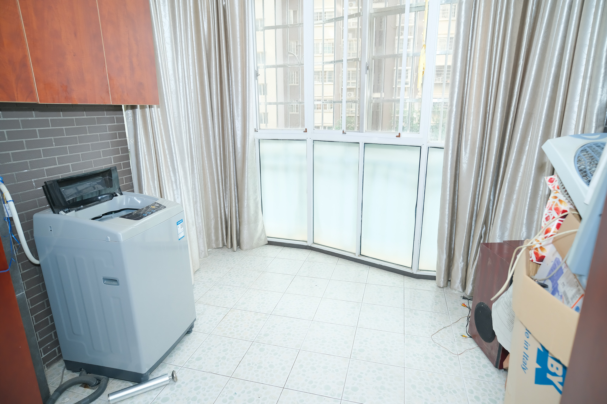 世景华庭 3室2厅1卫 72.0万 世景华庭 3室2厅1卫 72.0万阳台