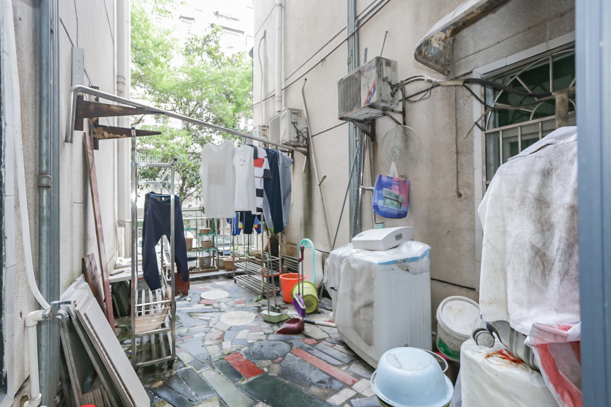 望兴家园  3室2厅2卫   106.00万阳台