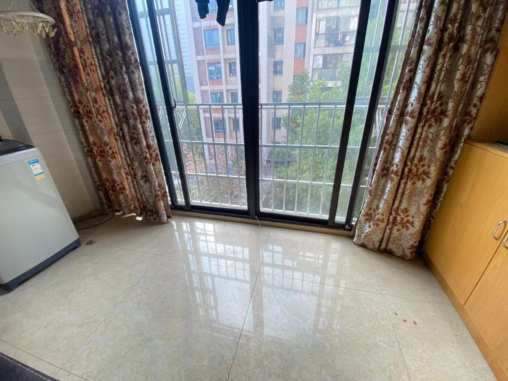 水晶名居 3室2厅2卫 65.0万 水晶名居 3室2厅2卫 65.0万室内图