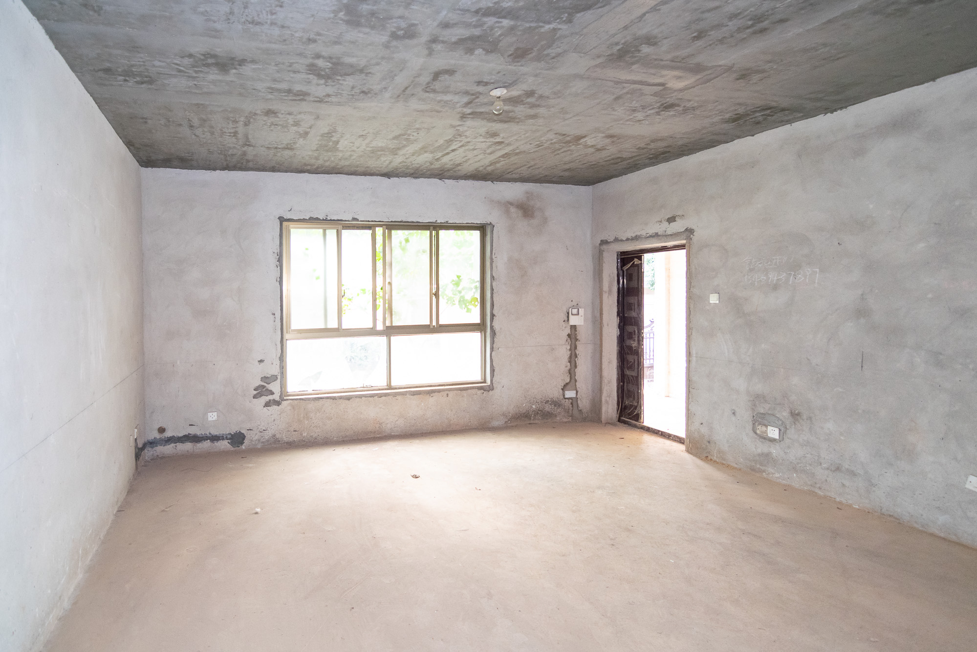 湖南报业文化城(米地亚家园) 6室2厅4卫 345.0万 湖南报业文化城(米地亚家园) 6室2厅4卫 345.0万客厅