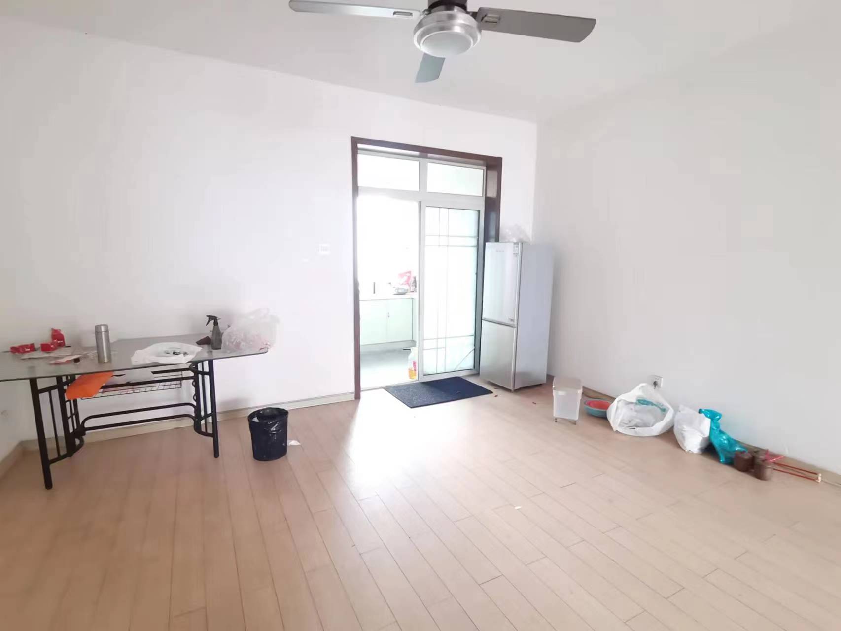 三湘名苑 3室2厅2卫 43.8万 三湘名苑 3室2厅2卫 43.8万客厅