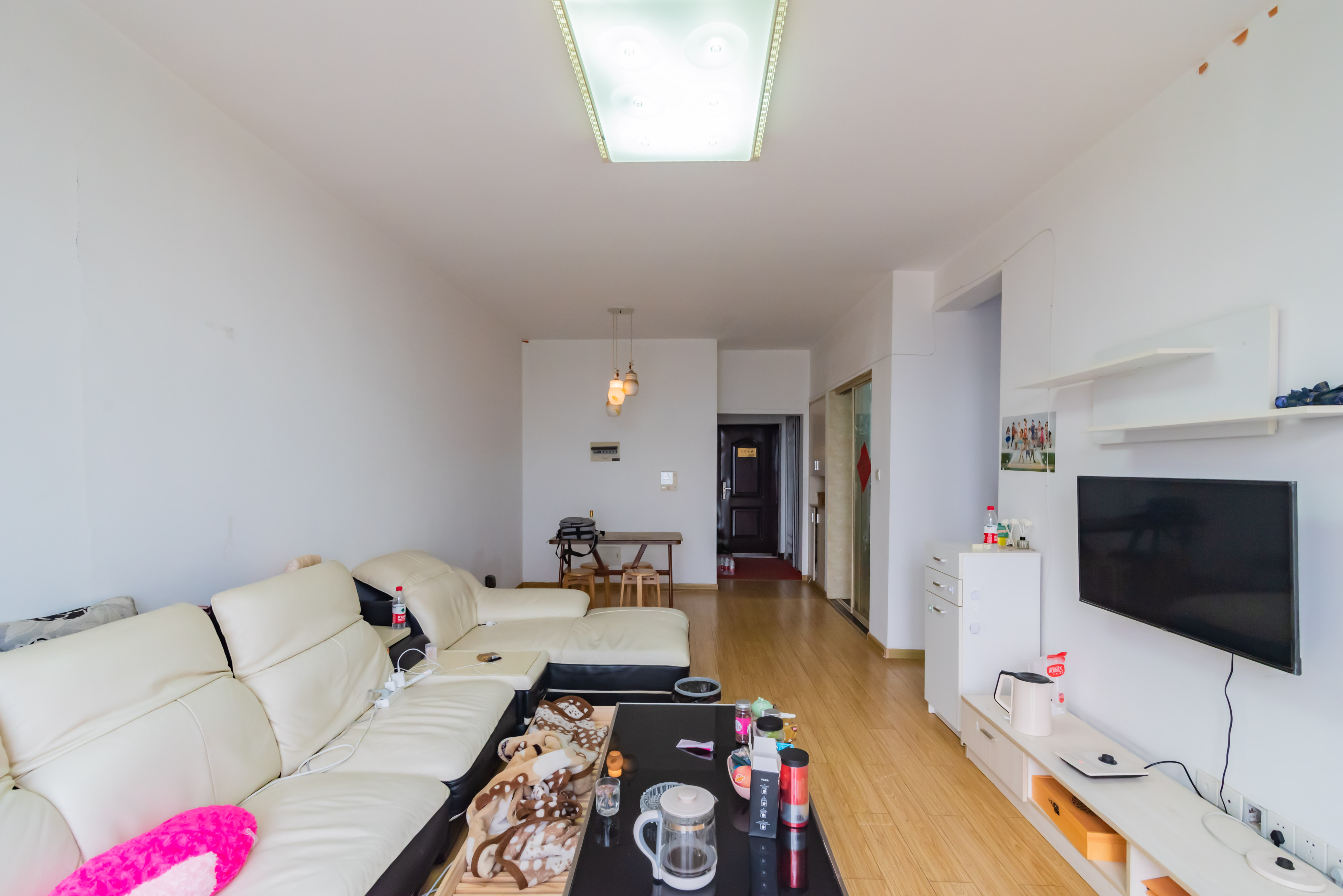 银盘鑫城 2室2厅1卫 45.0万 银盘鑫城 2室2厅1卫 45.0万客厅