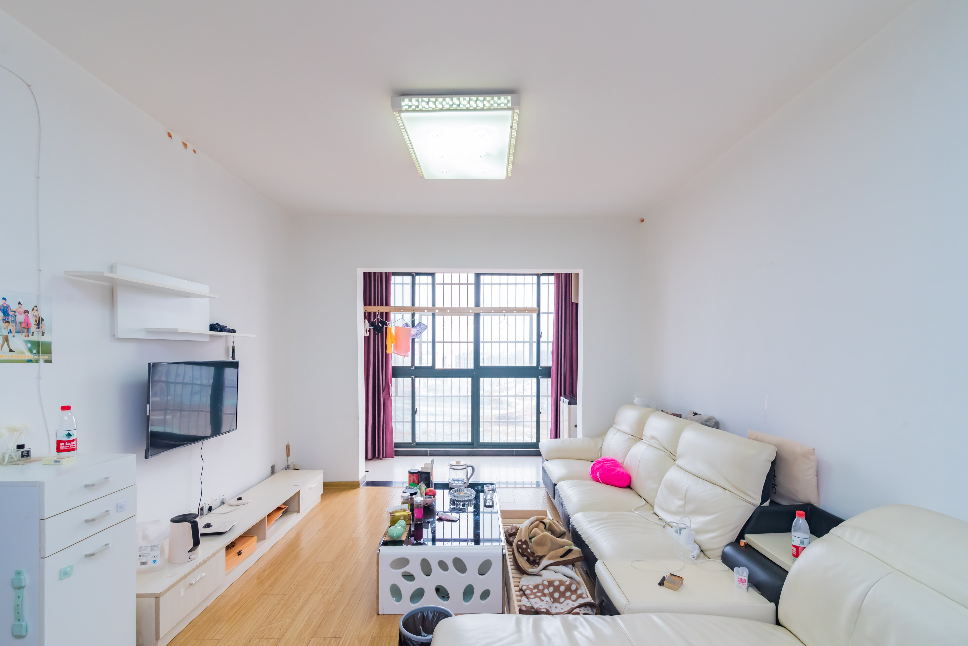 银盘鑫城 2室2厅1卫 45.0万 银盘鑫城 2室2厅1卫 45.0万客厅