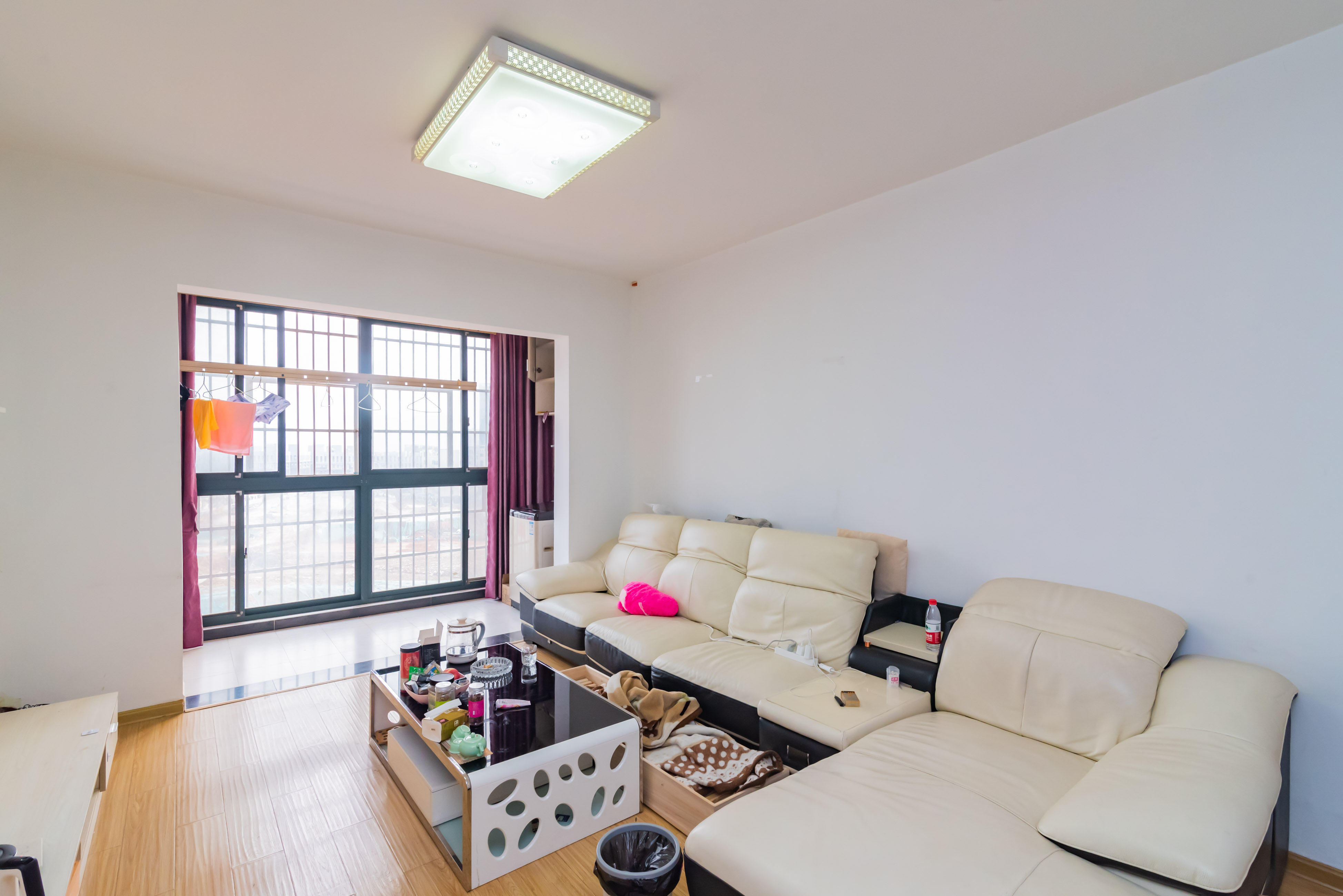 银盘鑫城 2室2厅1卫 45.0万 银盘鑫城 2室2厅1卫 45.0万客厅