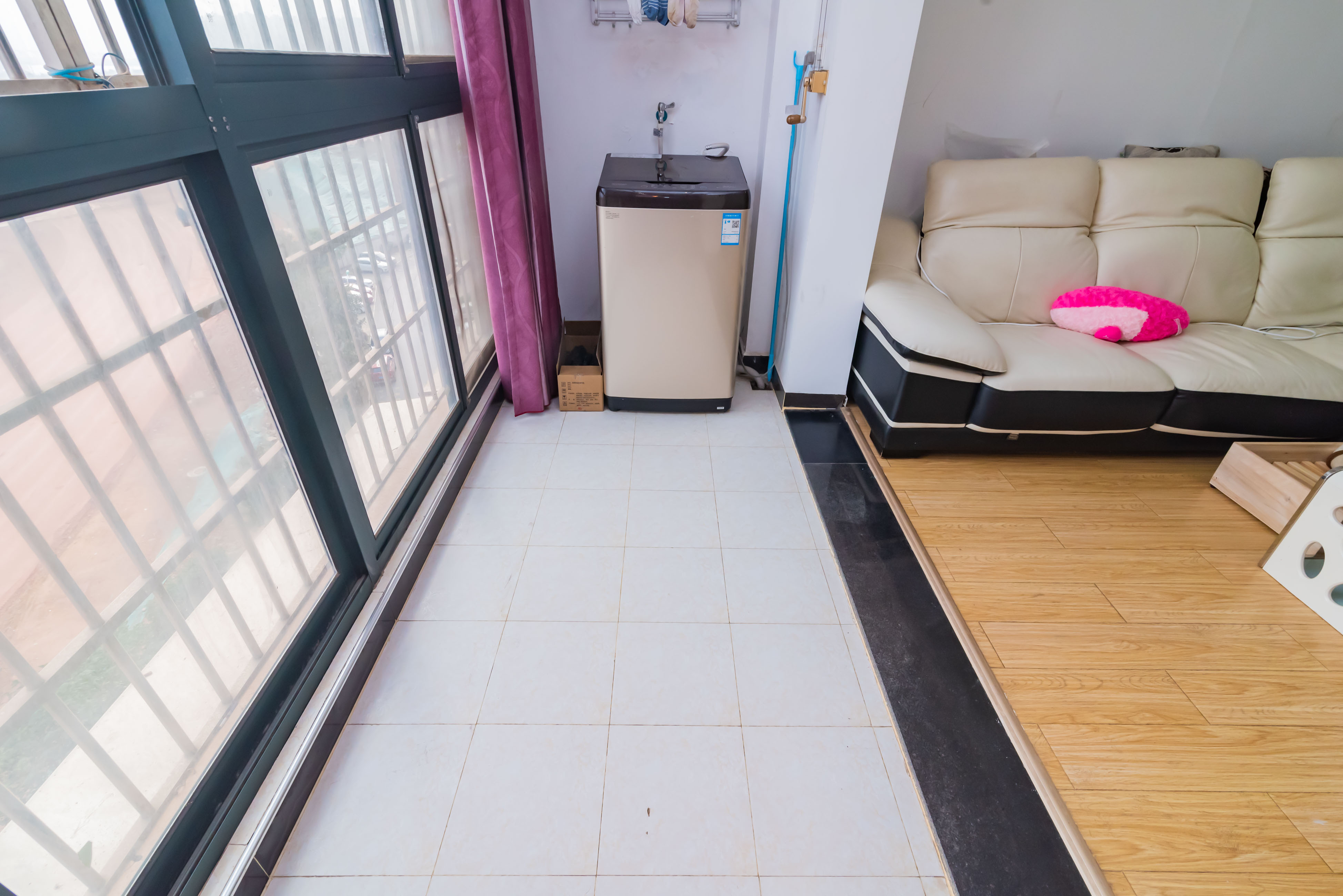 银盘鑫城 2室2厅1卫 45.0万 银盘鑫城 2室2厅1卫 45.0万阳台