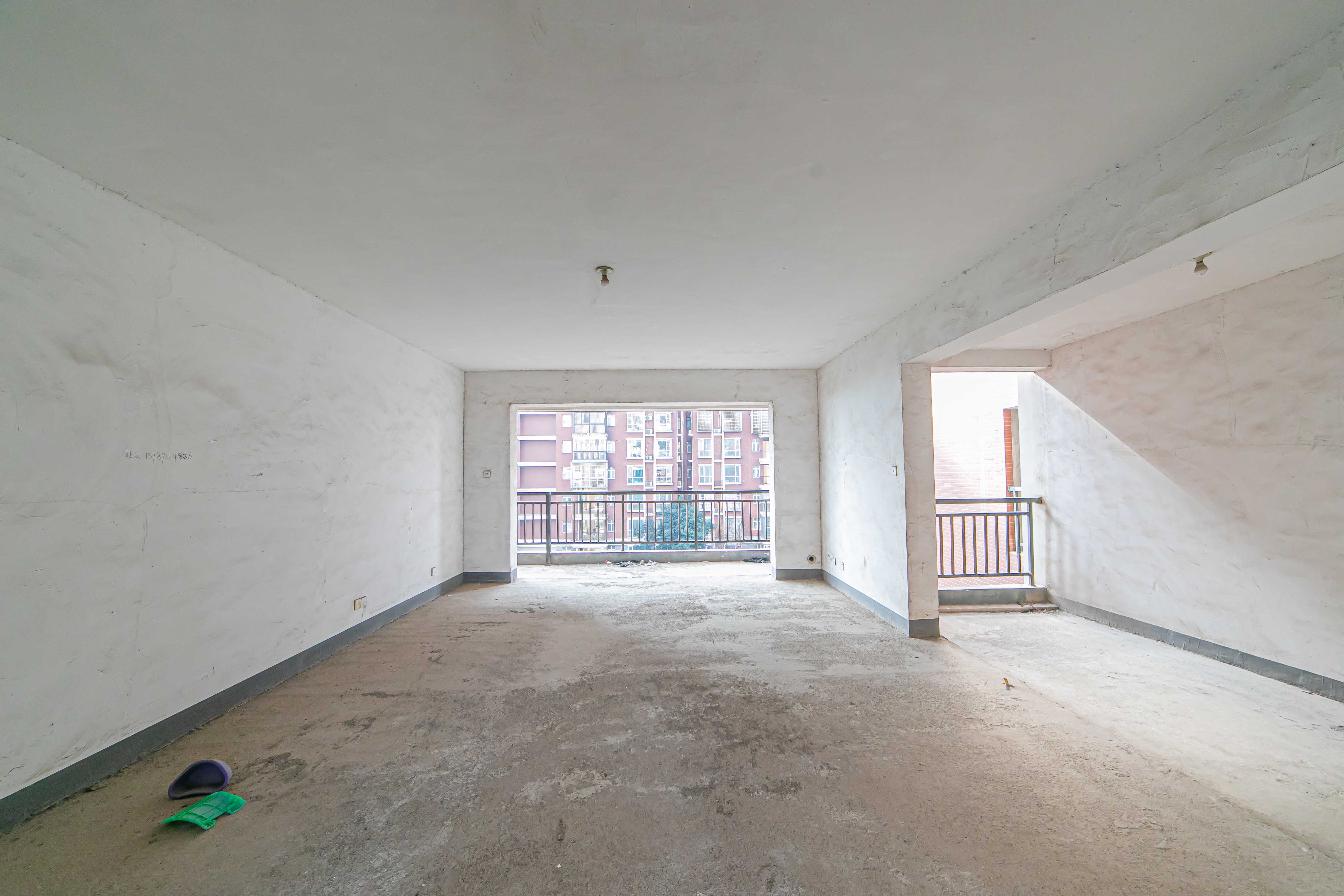 淞雅苑  5室2厅2卫    100.0万 淞雅苑  5室2厅2卫    100.0万客厅