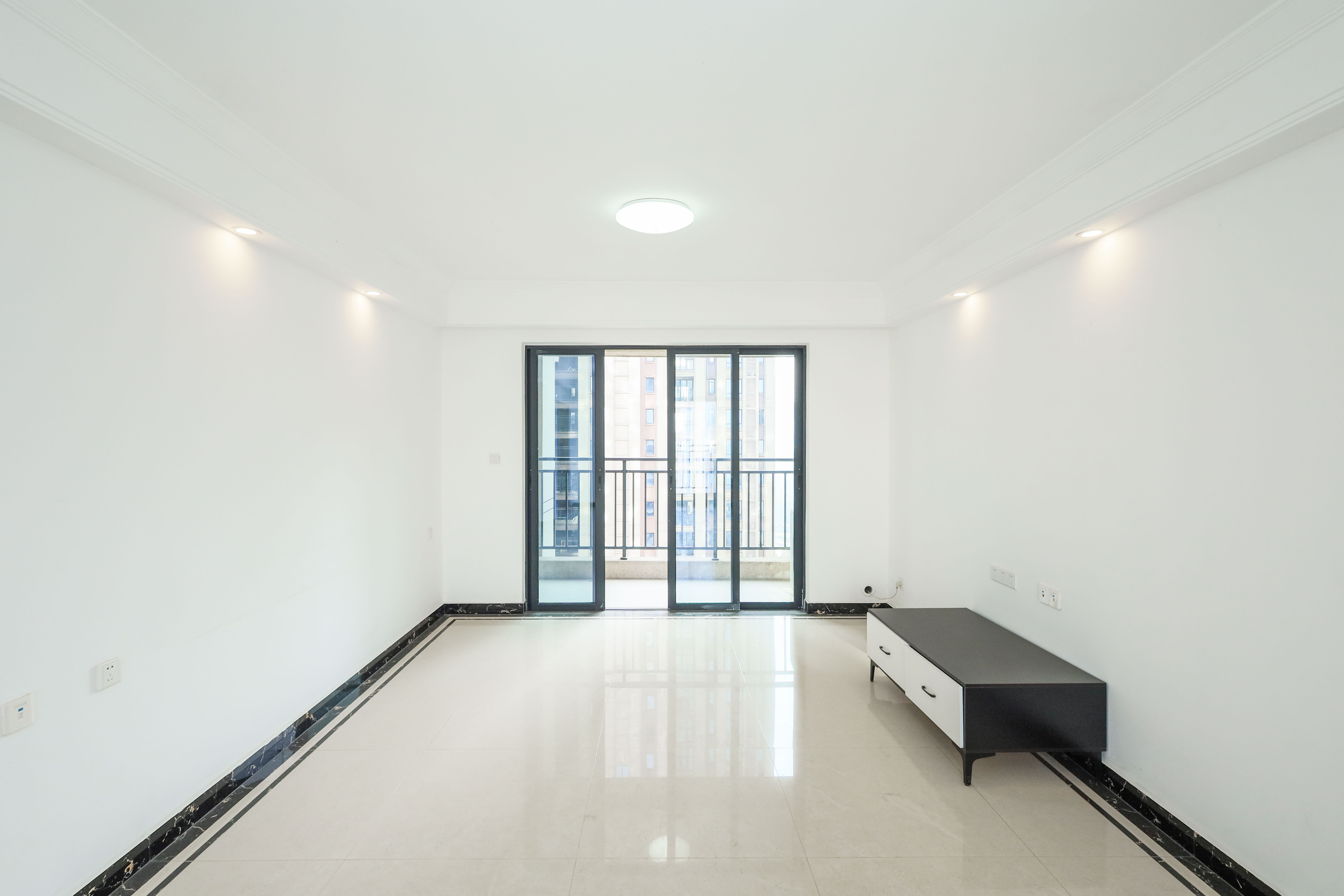 中海梅溪湖壹号  3室1厅1卫    218.0万 中海梅溪湖壹号  3室1厅1卫    218.0万客厅