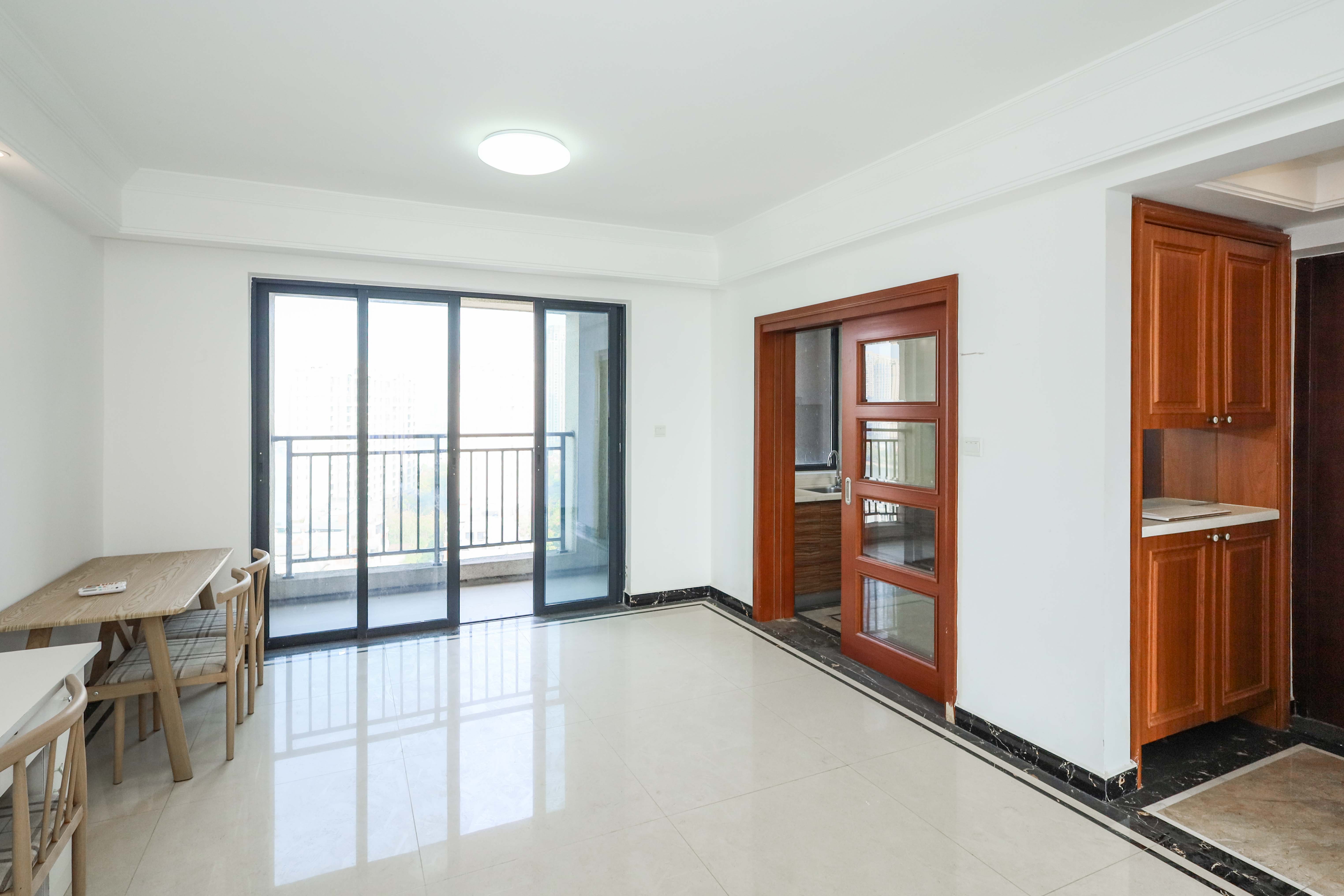 中海梅溪湖壹号  3室1厅1卫    218.0万 中海梅溪湖壹号  3室1厅1卫    218.0万客厅